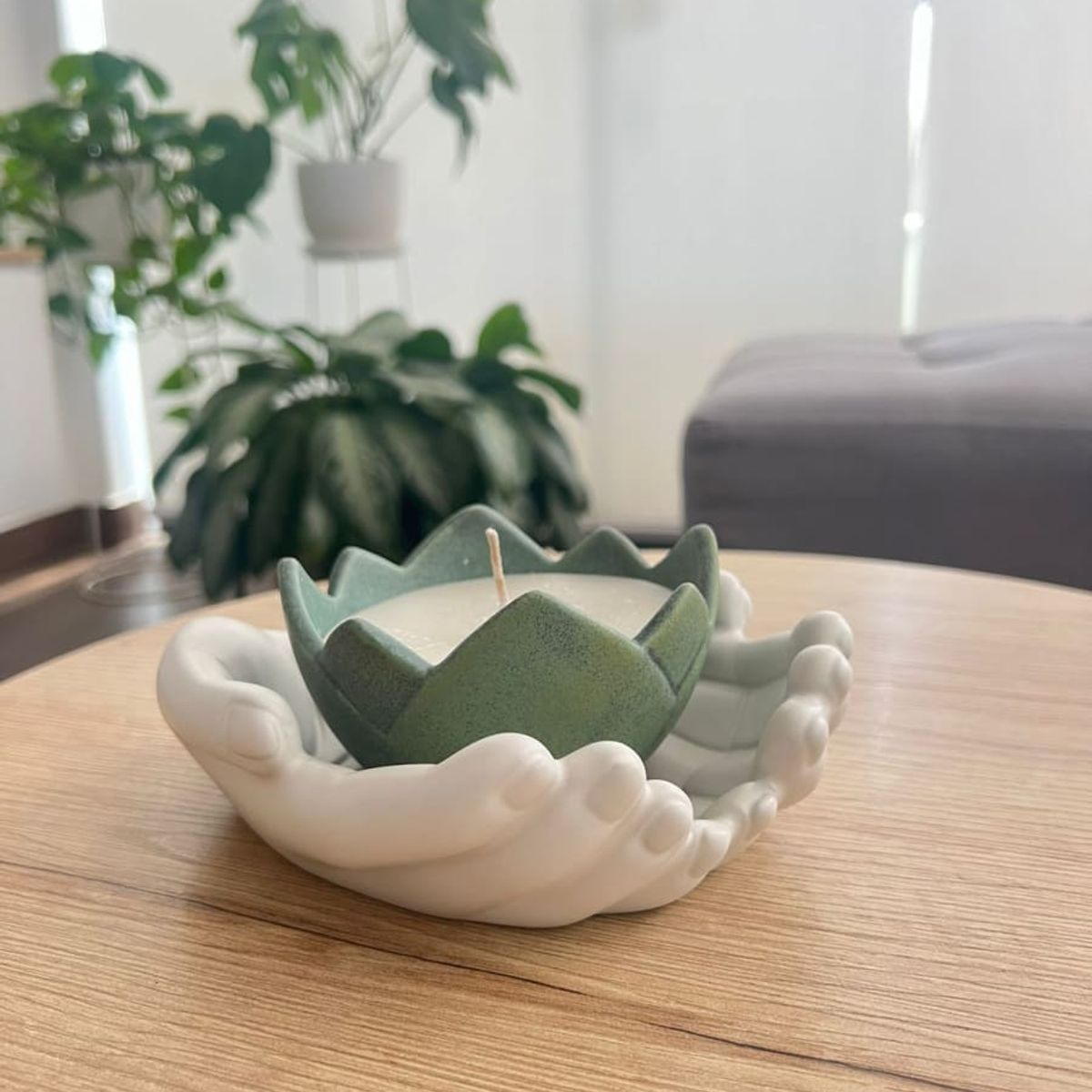 MAP DESIGN HOME - Candelabro Mano con Flor de Loto 17x17x07 cm