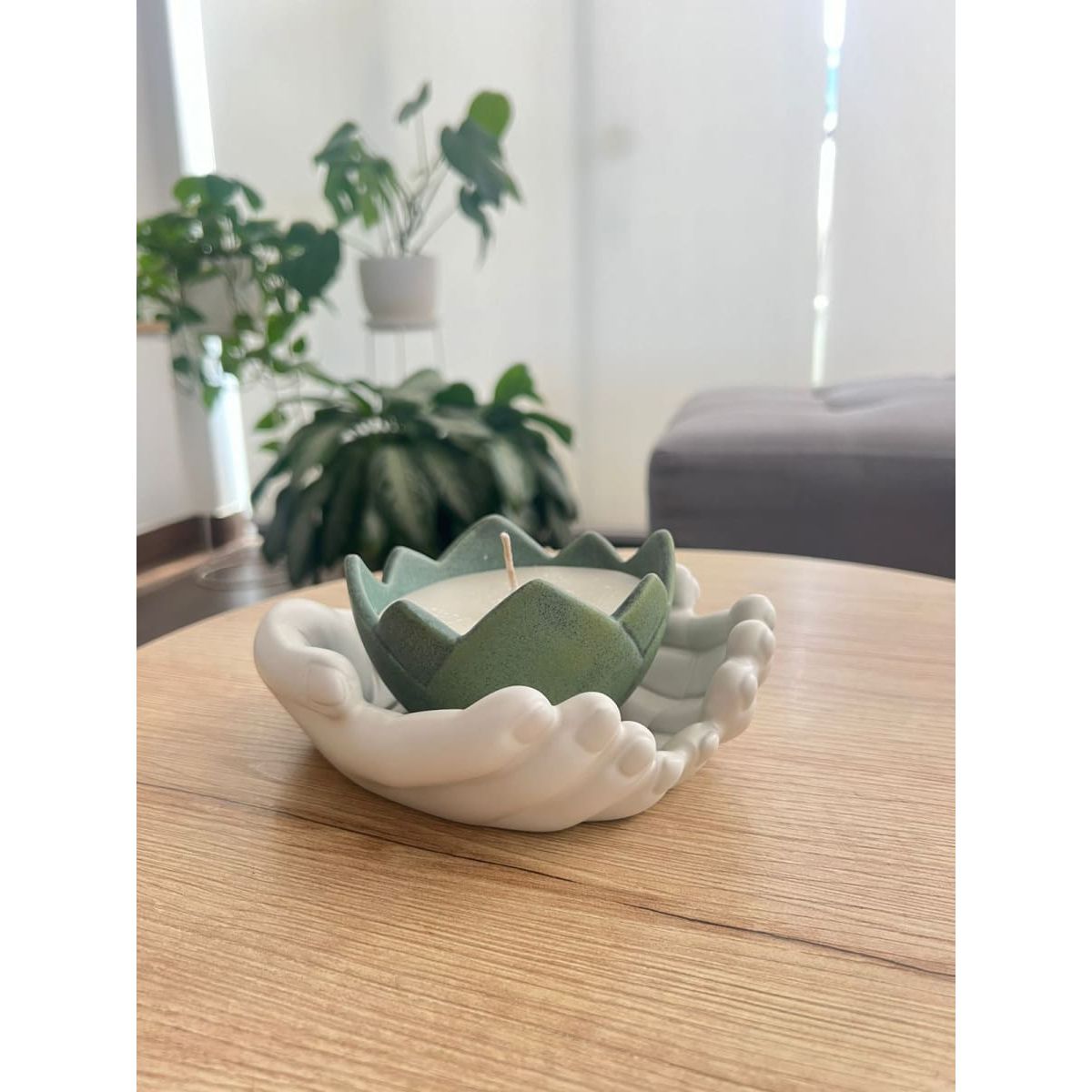 MAP DESIGN HOME - Candelabro Mano con Flor de Loto 17x17x07 cm