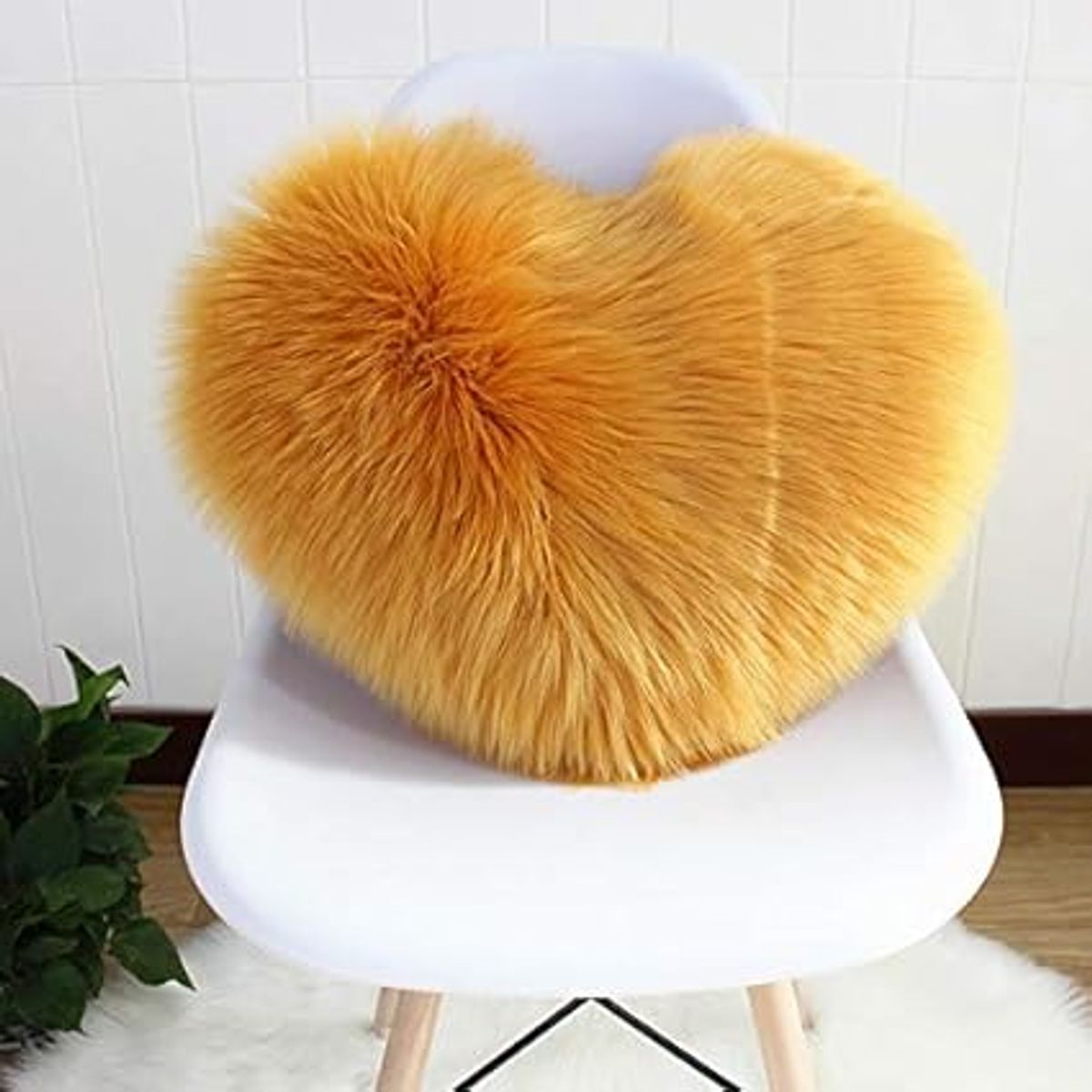 GENERICO - COJIN CORAZON PELO CORTO 35X35 MOSTAZA