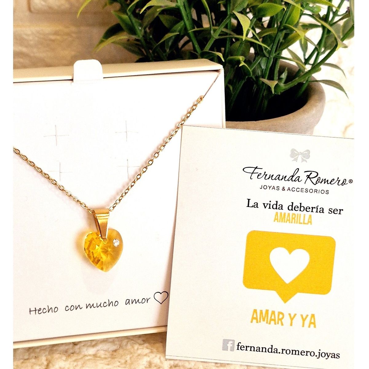 FERNANDA ROMERO JOYAS Y ACCESORIOS - Hermoso Collar "Amar y Ya!"  hecho de Acero y Cristales Liquidación!