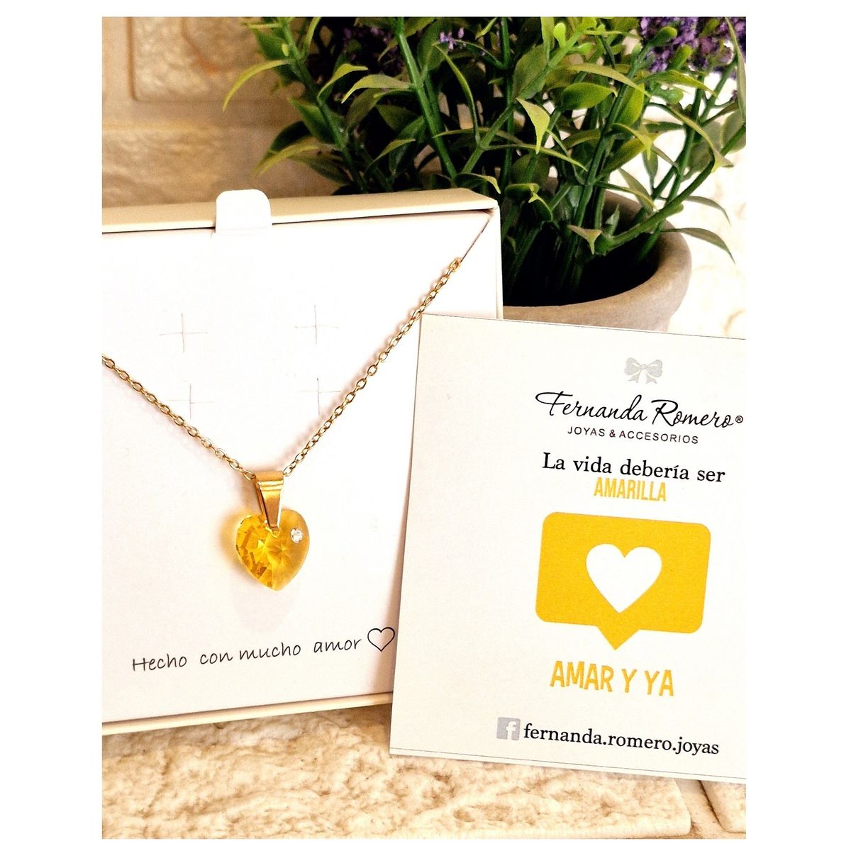 FERNANDA ROMERO JOYAS Y ACCESORIOS - Hermoso Collar "Amar y Ya!"  hecho de Acero y Cristales Liquidación!