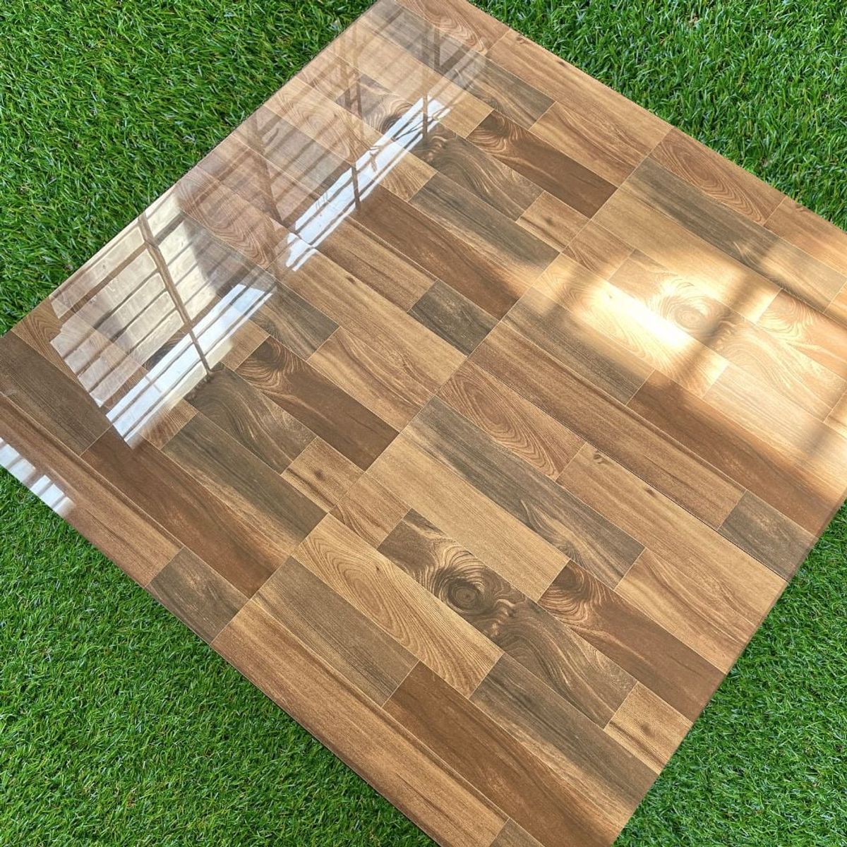 EJESA CREA TU ESPACIO IDEAL - PORCELANATO NEW MADERA CEDRO 60X60cm 144m2  VITRIFICADO