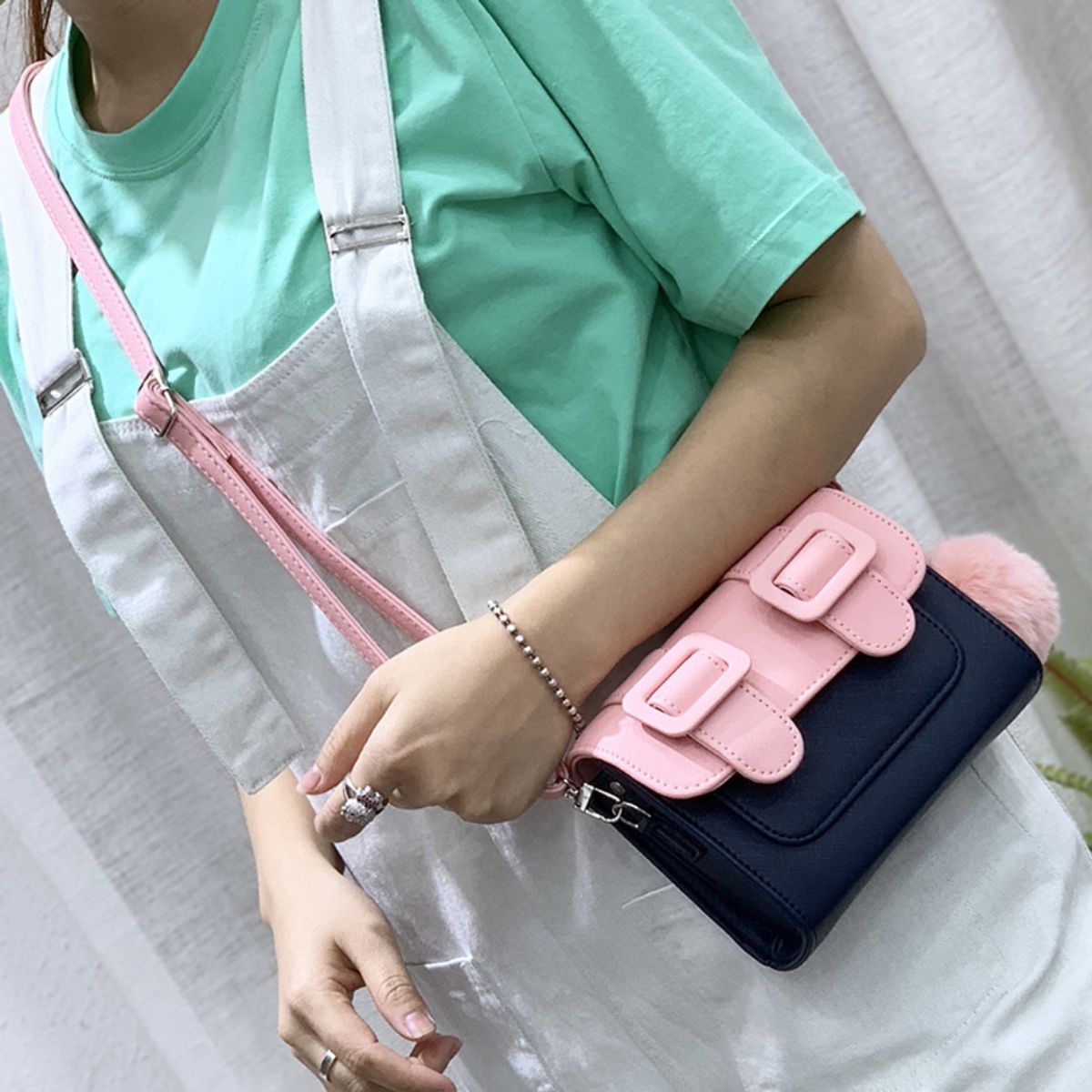 GENERICO - CARTERA MORRAL POMPOM