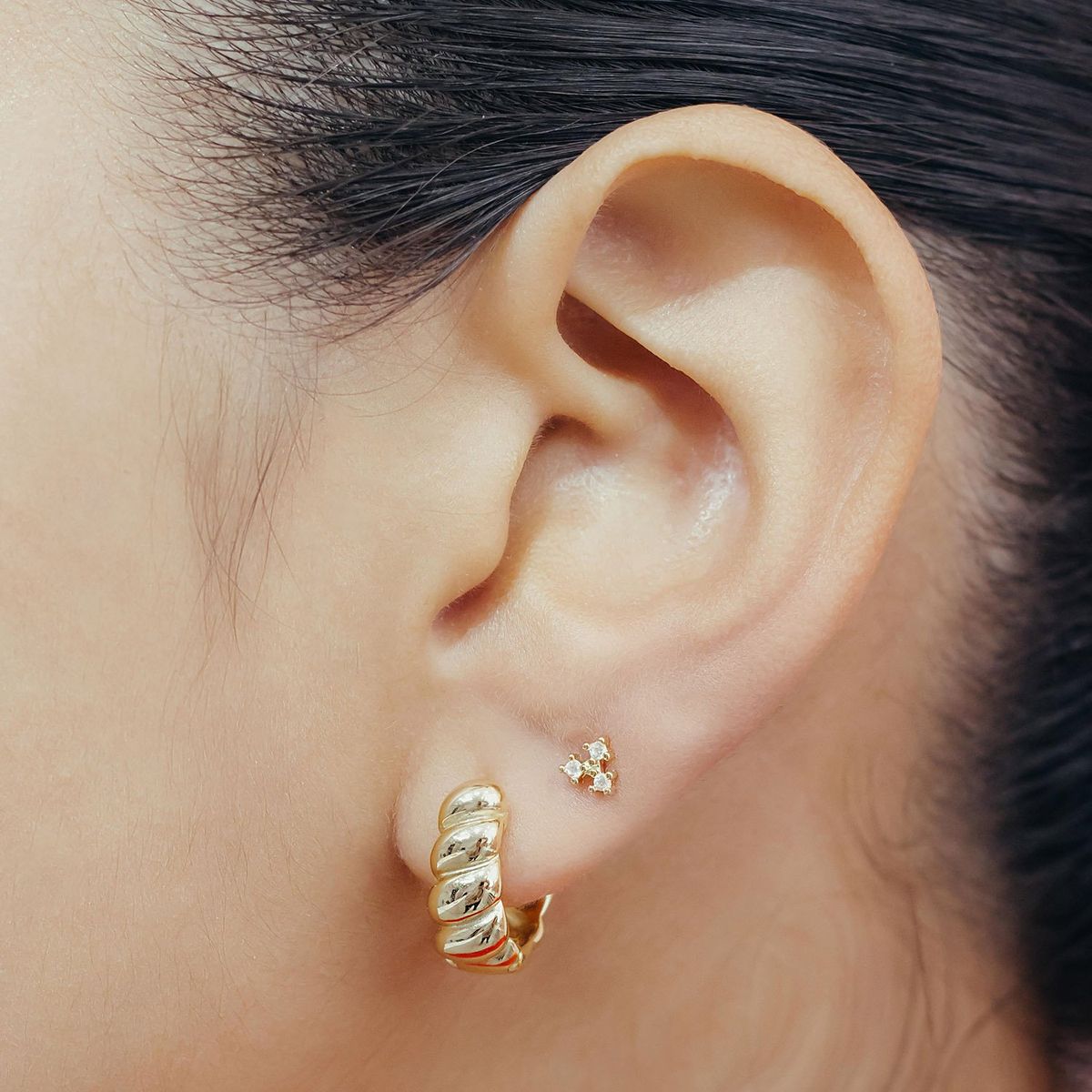NATHALIE BIRD - Piercing estrellas 4mm baño en oro 18k