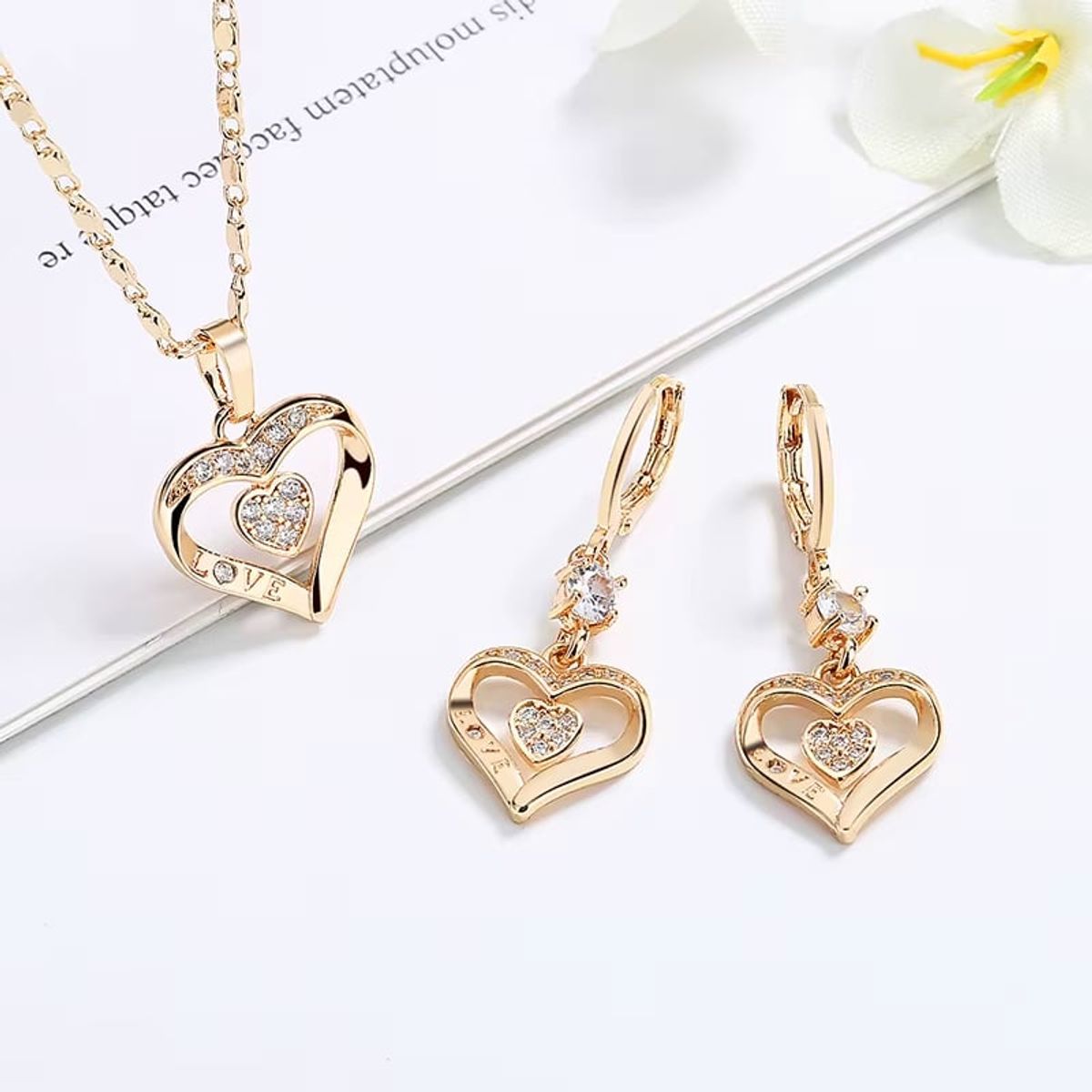 GENERICO - COLLAR Y ARETES PACK 2 EN 1 CORAZÓN PARA MUJER DORADO