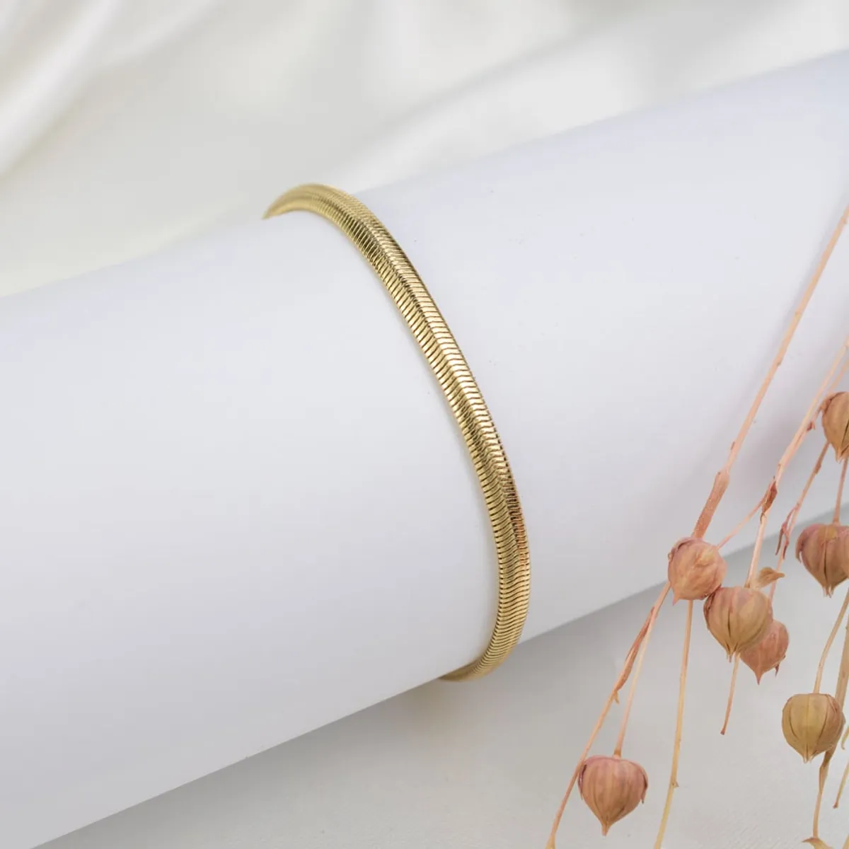 CLEO JOYAS & ACCESORIOS - Pulsera Snake Dorada Plana en Acero