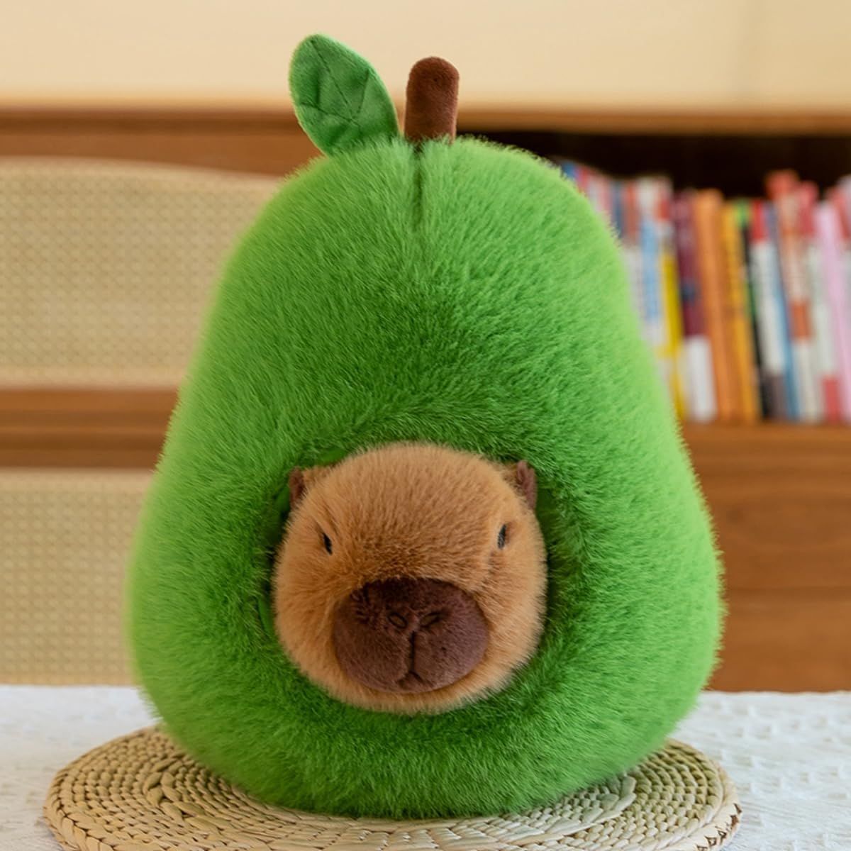 XCLUSIVE - PELUCHE CAPIBARA CAPYBARA EN PALTA AGUACATE 28CM