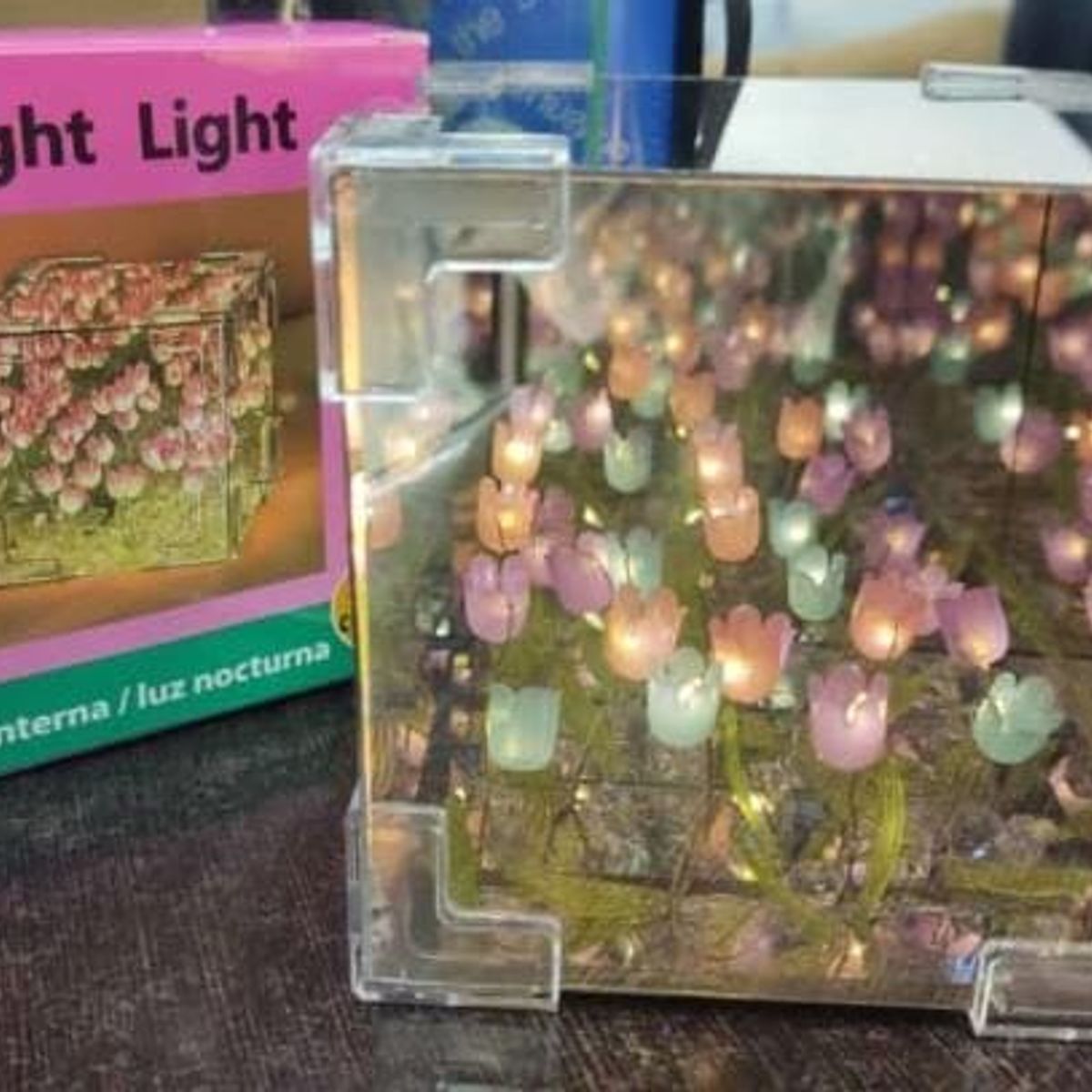 GENERICO - LAMPARA ESPEJO CUADRADO DE TULIPANES INFINITOS MULTICOLOR