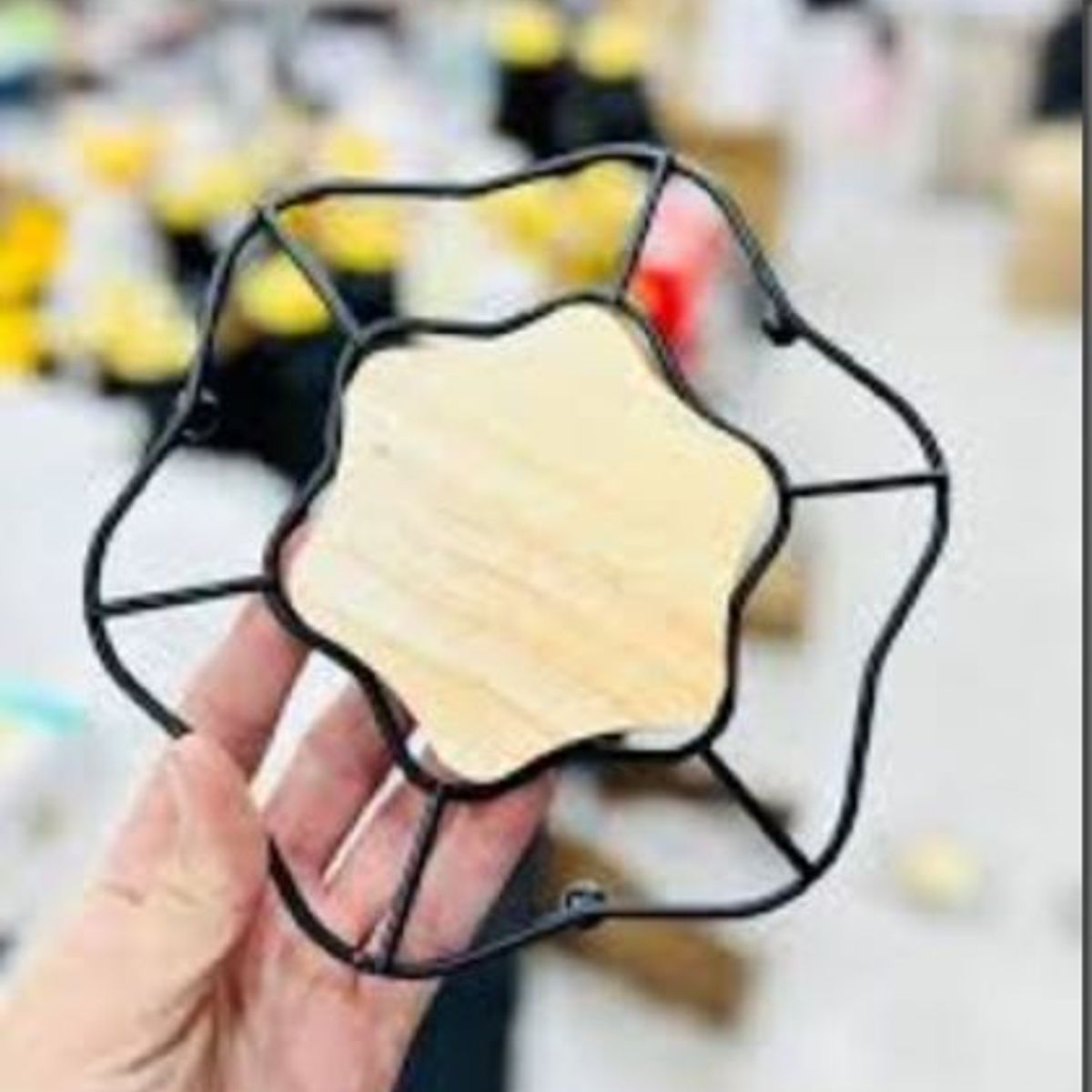 GENERICO - Posa Olla de Metal y Madera Diseño Flor