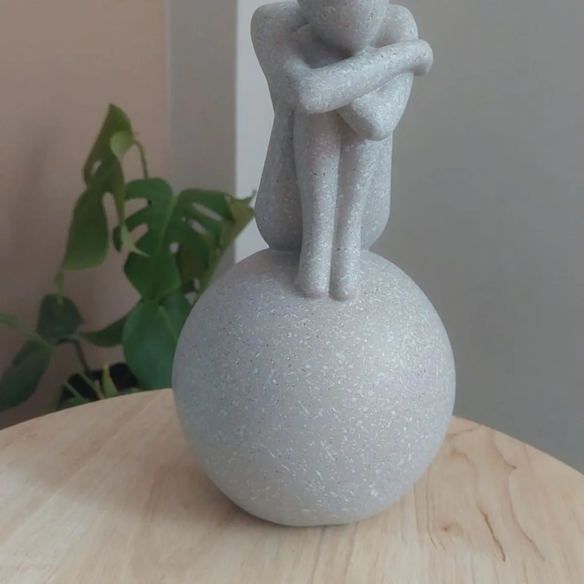 GENERICO - Adorno Dama Sentada 24x13x13 cm