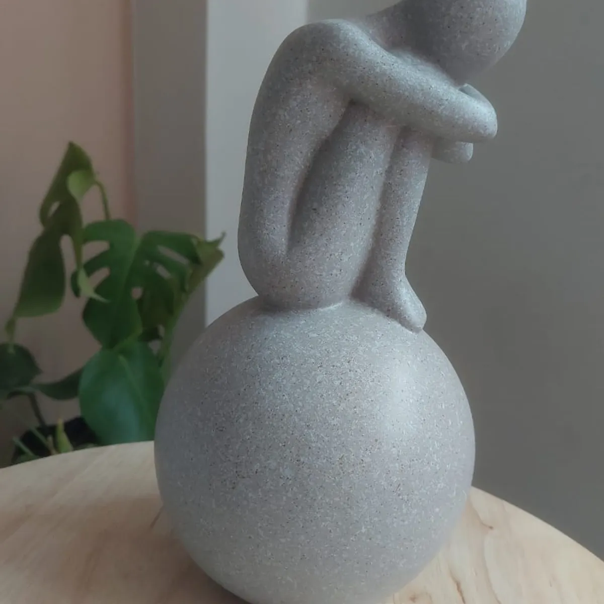 GENERICO - Adorno Dama Sentada 24x13x13 cm