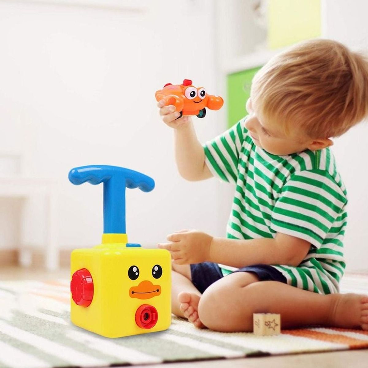 GENERICO - JUGUETE EDUCATIVO BOMBIN LANZADOR DE AUTOS Y COHETES PATITO