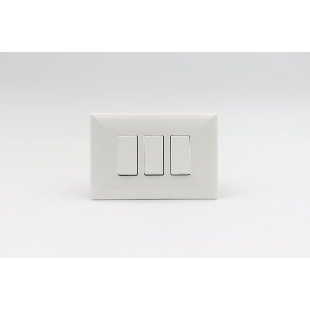 SINTHESI - CONMUTADOR DE 3 VIAS TRIPLE S17 PLACA BLANCA Y DADOS BLANCOS SINTHESI