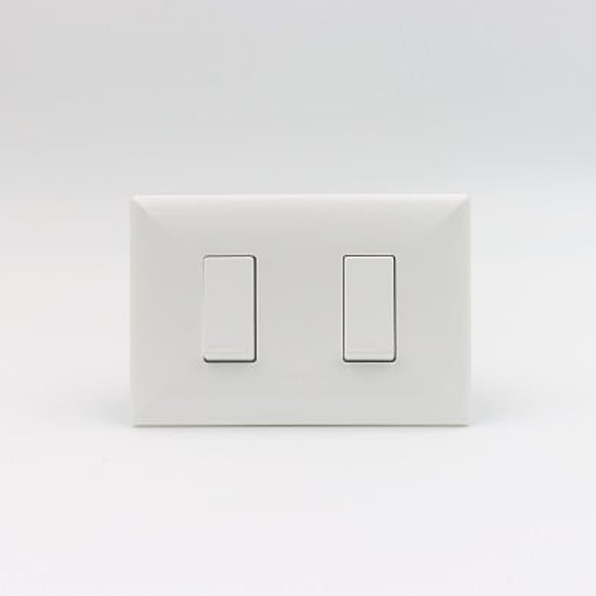 SINTHESI - CONMUTADOR DE 3 VIAS DOBLE S17 PLACA BLANCA Y DADOS BLANCOS SINTHESI