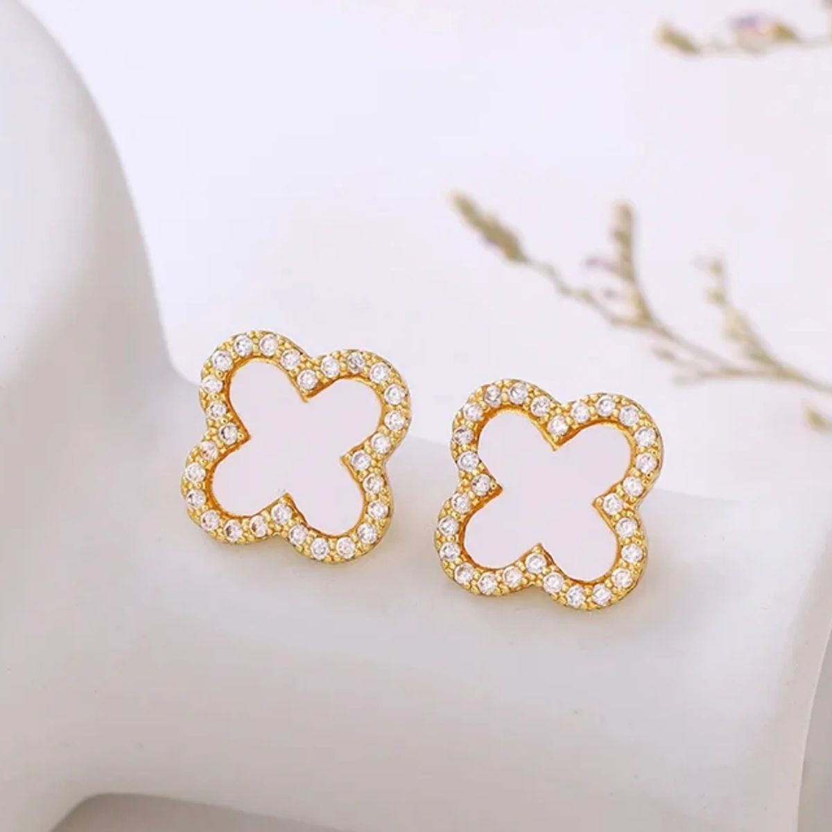 GENERICO - Aretes Trebol Cuatro Hojas con tuercas Blanco