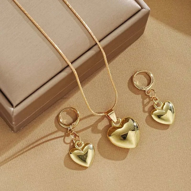 GENERICO - Set collar y aretes corazon con clip Dorado