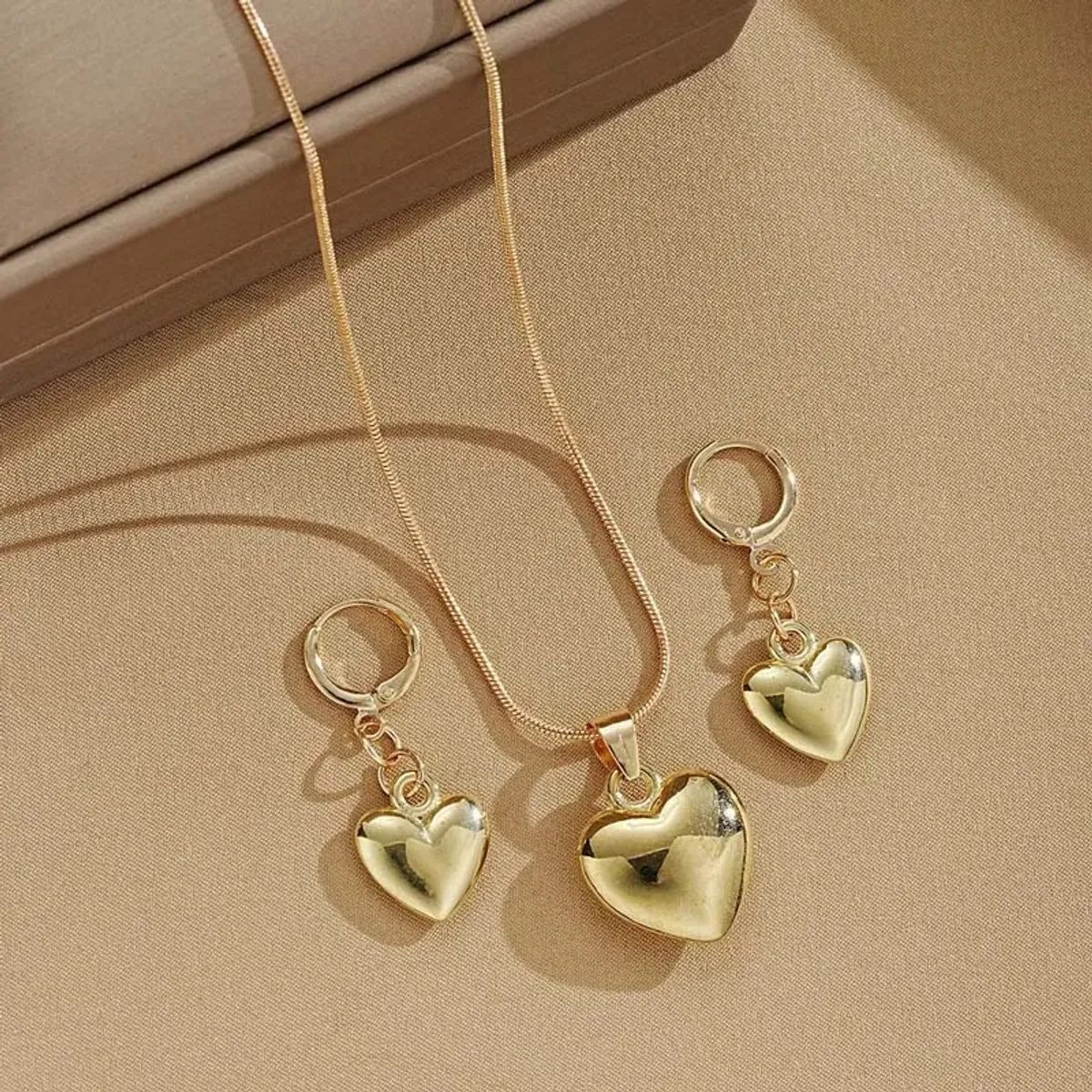 GENERICO - Set collar y aretes corazon con clip Dorado