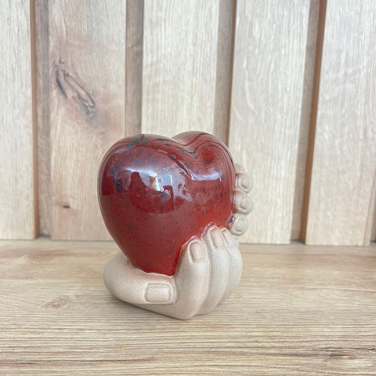 MAP DESIGN HOME - Adorno Corazon en Mano 13x10x12 cm