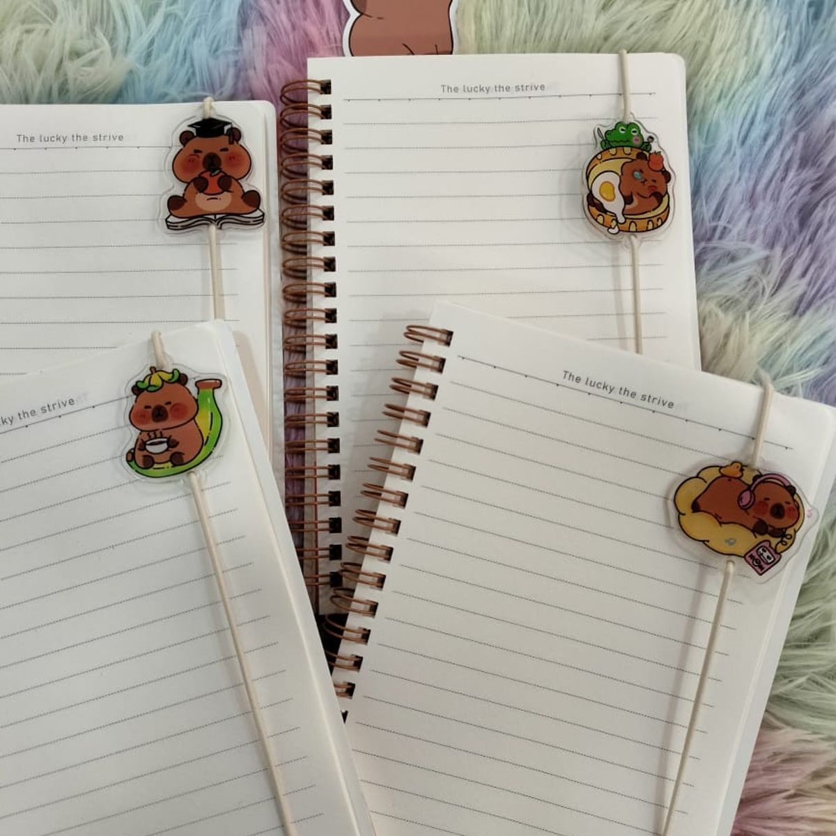 GENERICO - PACKX4 CUADERNOS CAPYBARA A5 CON LIGA Y DIJE CAPIBARA