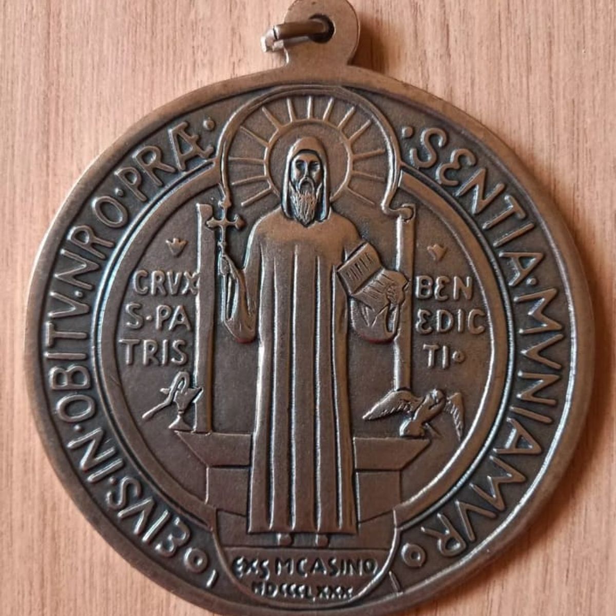 GENERICO - DIJE ADORNO  DE SAN BENITO BRONCEAD0 9CM