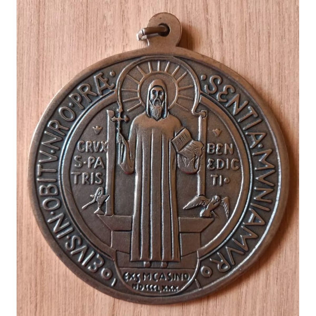 GENERICO - DIJE ADORNO  DE SAN BENITO BRONCEAD0 9CM