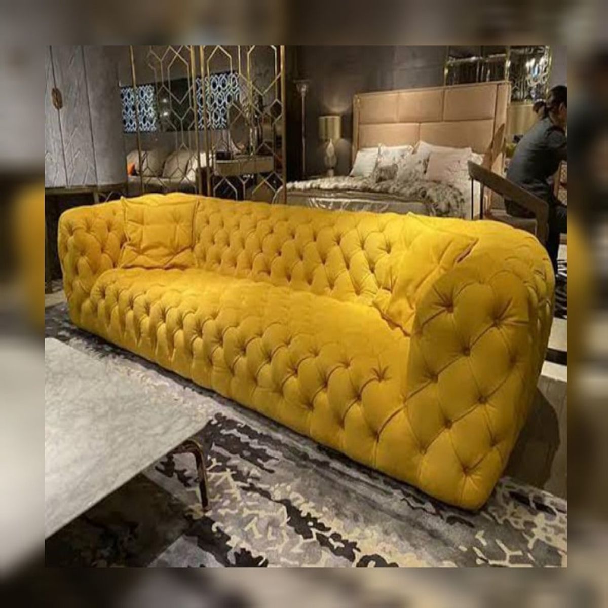 DMUEBLES - DM SOFÁ CHESTERFIELD DELUXE - AMARILLO