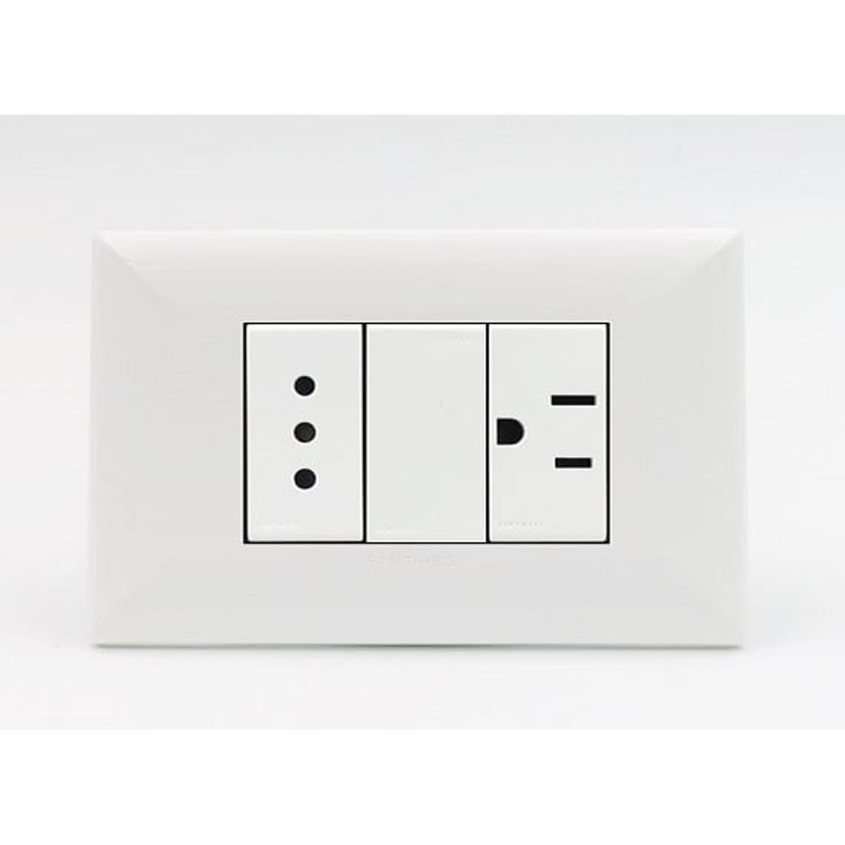 SINTHESI - TOMACORRIENTE DOBLE  01 DE 3 EN LINEA Y 01 AMERICANO S17 SINTHESI