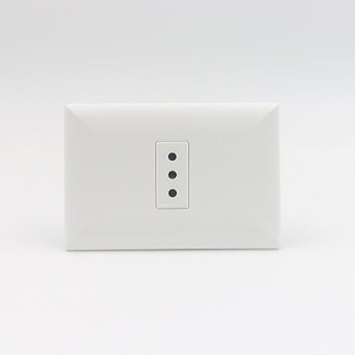 SINTHESI - TOMACORRIENTE SIMPLE 3 EN LINEA S17 SINTHESI