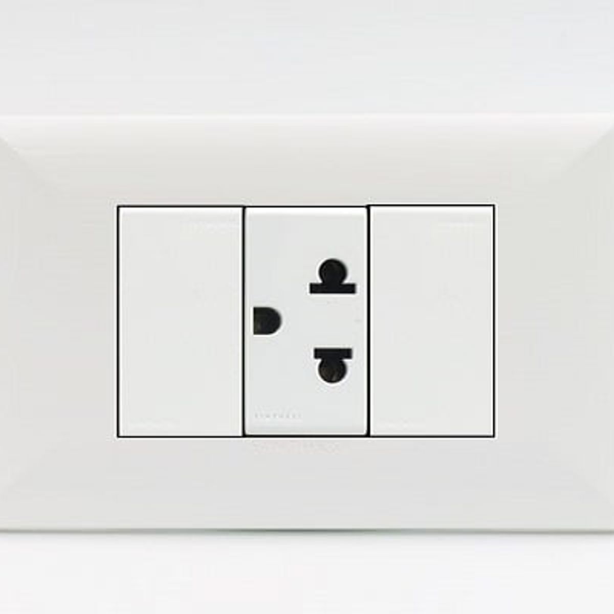 SINTHESI - TOMACORRIENTE SIMPLE UNIVERSAL S17 SINTHESI