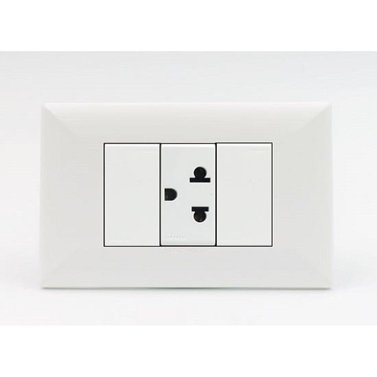 SINTHESI - TOMACORRIENTE SIMPLE UNIVERSAL S17 SINTHESI