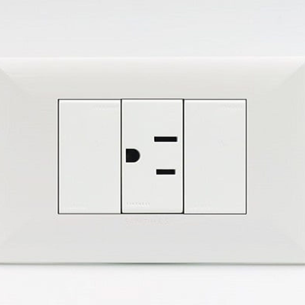 SINTHESI - TOMACORRIENTE SIMPLE AMERICANO S17 SINTHESI