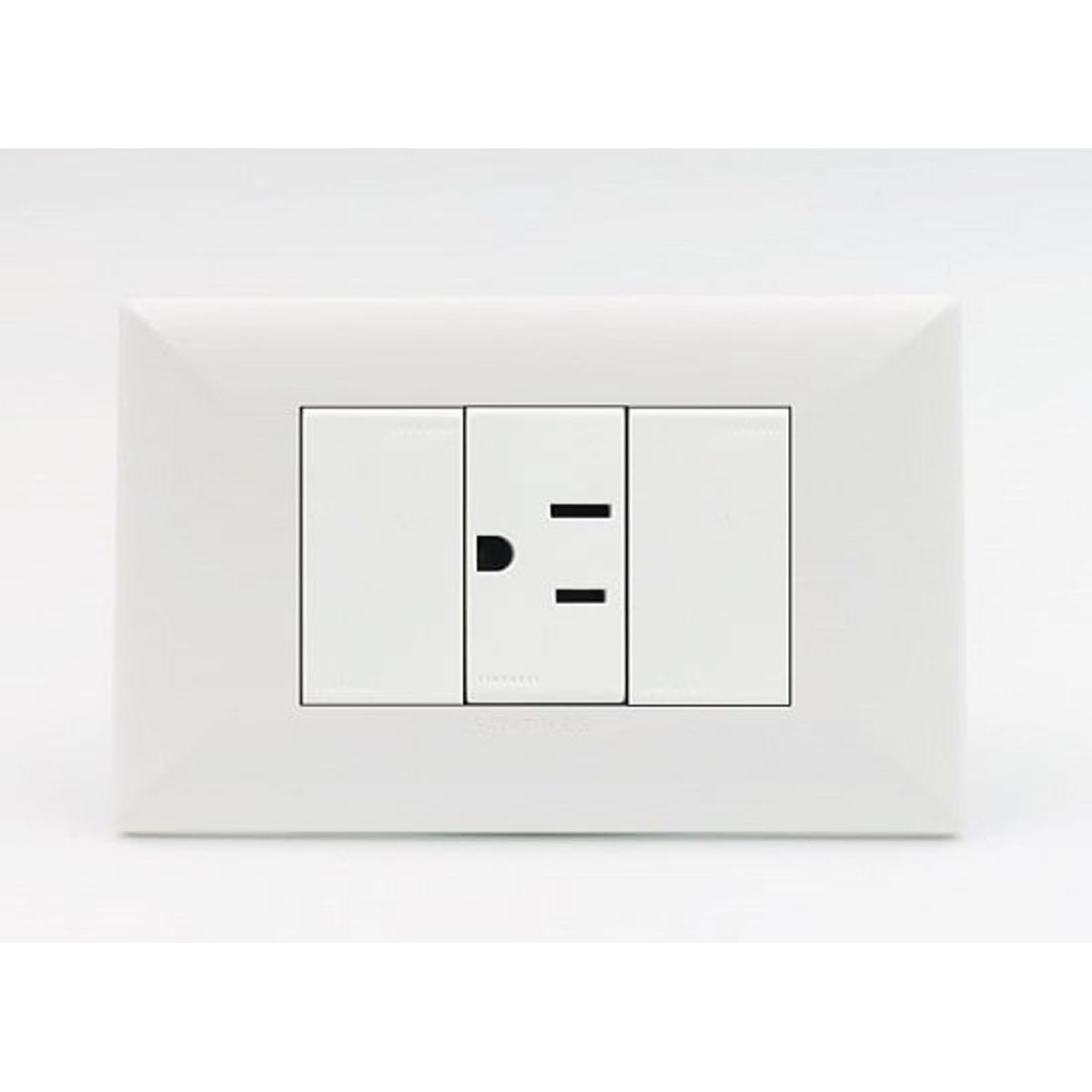 SINTHESI - TOMACORRIENTE SIMPLE AMERICANO S17 SINTHESI