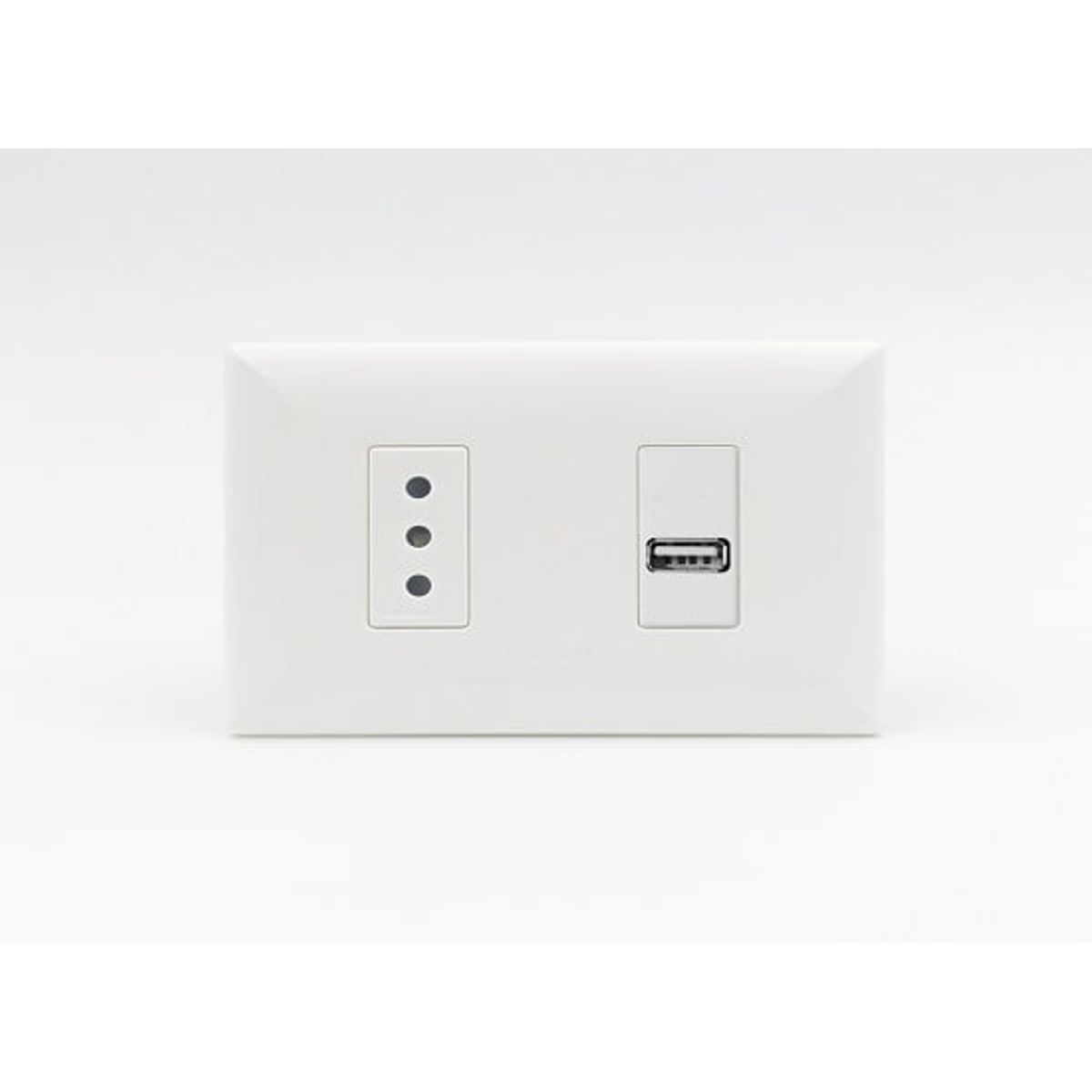 SINTHESI - TOMACORRIENTE DOBLE 01 3 EN LINEA Y 01 CARGADOR USB TIPO A S17