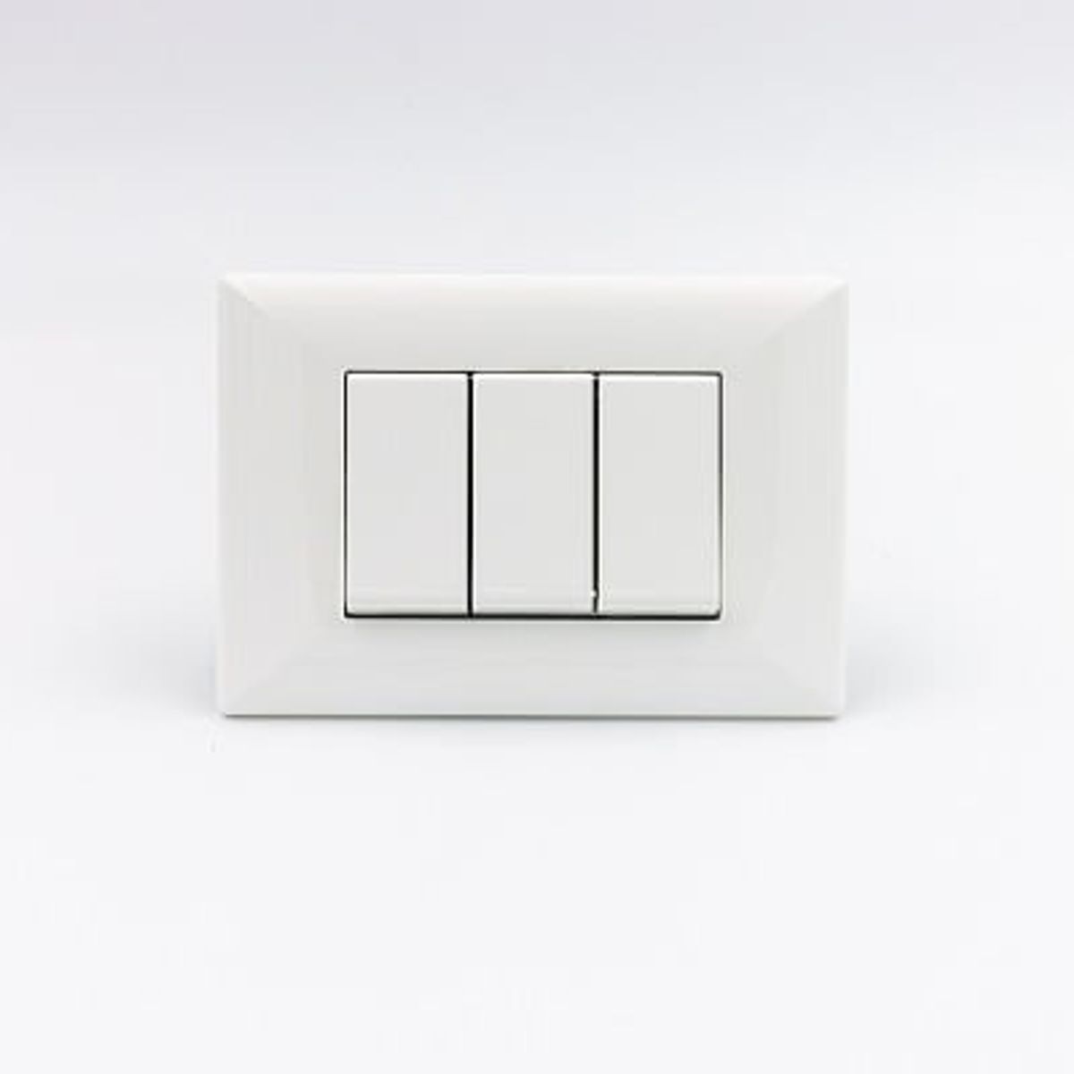 SINTHESI - INTERRUPTOR TRIPLE 02 SIMPLE Y 01 CONMUTADOR 3 VIAS S22 SINTHESI