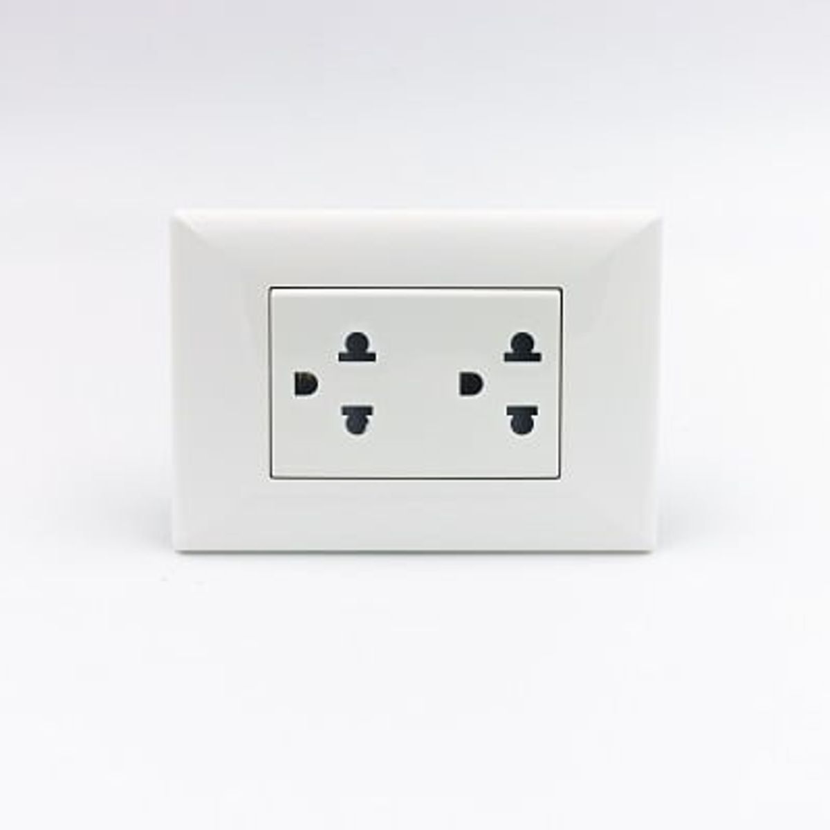 SINTHESI - TOMACORRIENTE DUPLEX UNIVERSAL CON TIERRA S22 SINTHESI