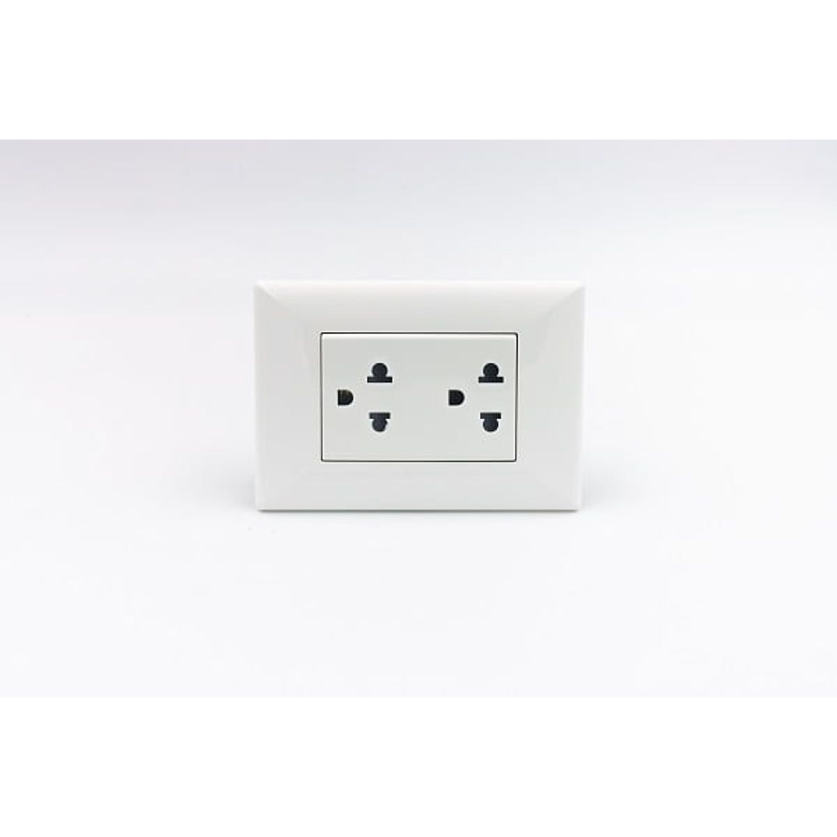 SINTHESI - TOMACORRIENTE DUPLEX UNIVERSAL CON TIERRA S22 SINTHESI