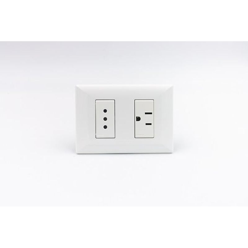 SINTHESI - TOMACORRIENTE DOBLE  01 DE 3 EN LINEA Y 01 AMERICANO S22 SINTHESI