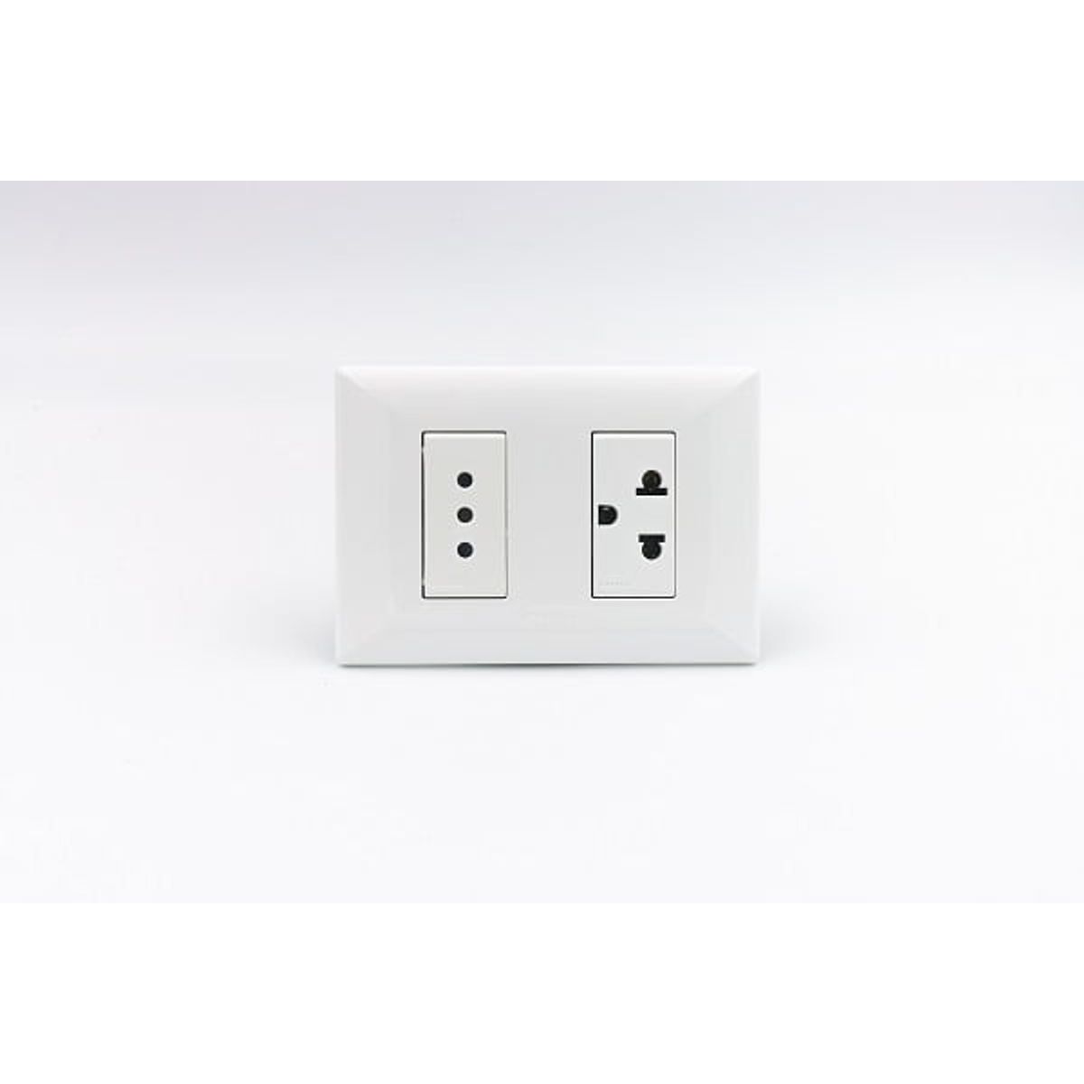 SINTHESI - TOMACORRIENTE DOBLE  01 DE 3 EN LINEA Y 01 UNIVERSAL S22 SINTHESI