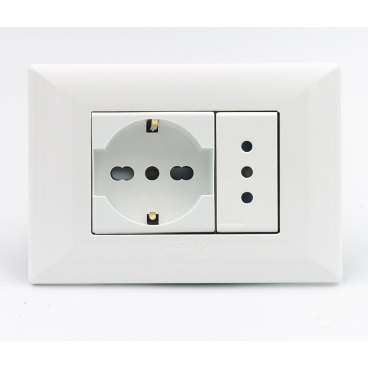 SINTHESI - TOMACORRIENTE DOBLE 01 SCHUKO Y 01 3 EN LINEA S22 SINTHESI