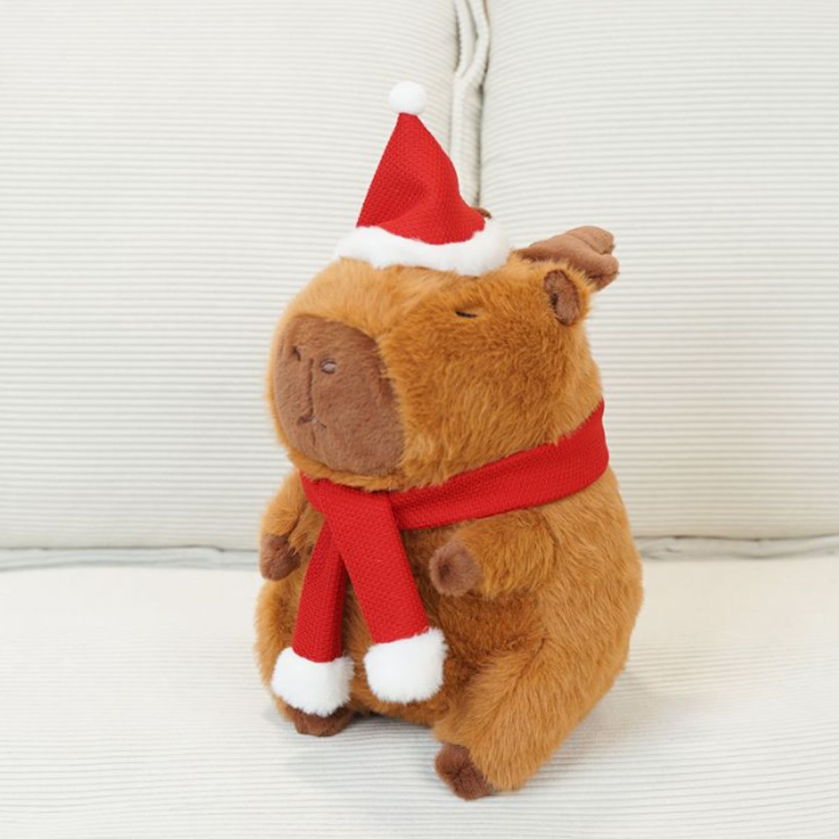 GENERICO - Peluche Capibara Navideño 30CM