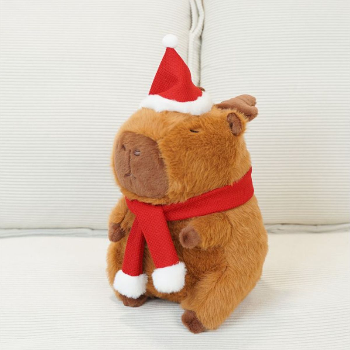 GENERICO - Peluche Capibara Navideño 30CM