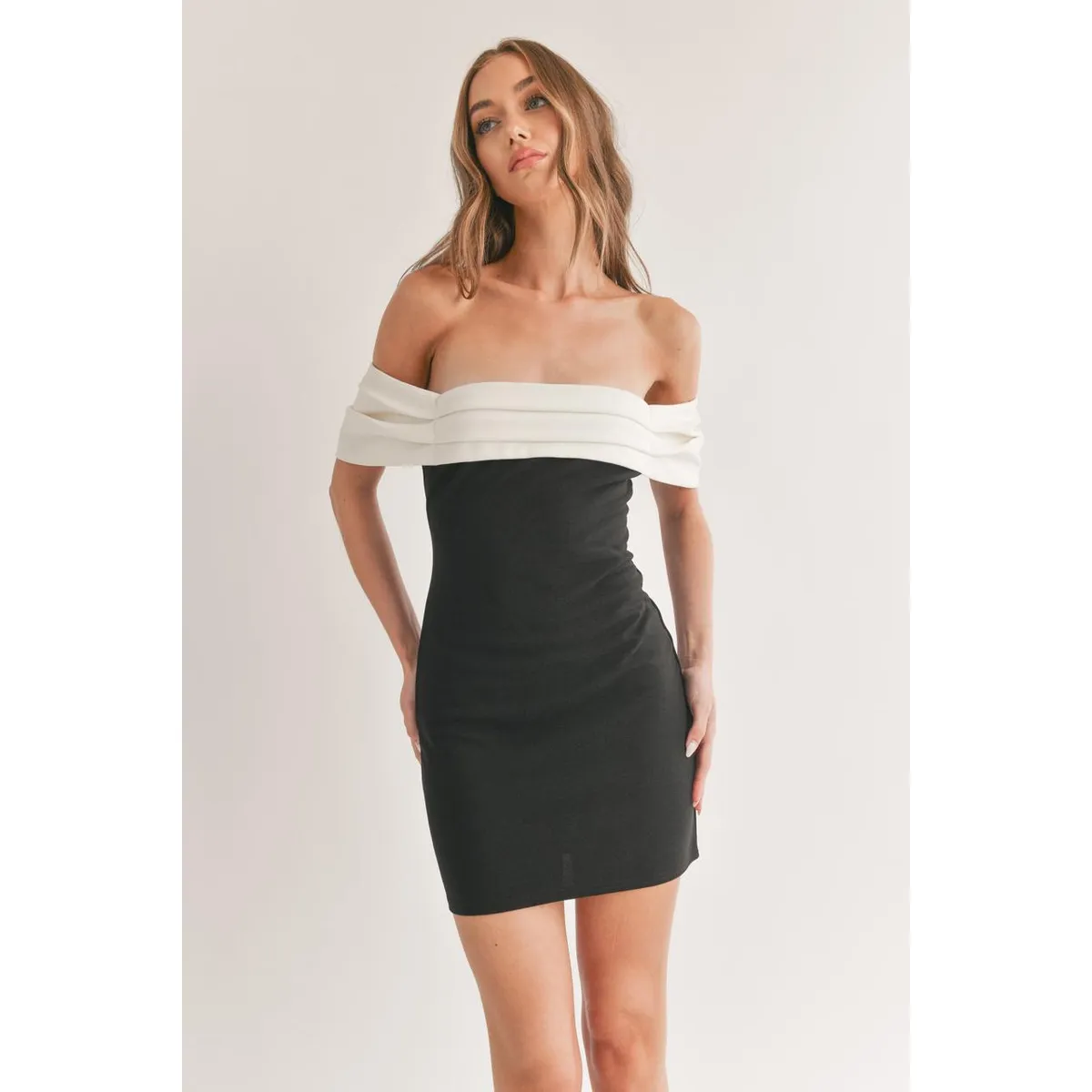 GENERICO - Vestido Corto Strapless Elegance