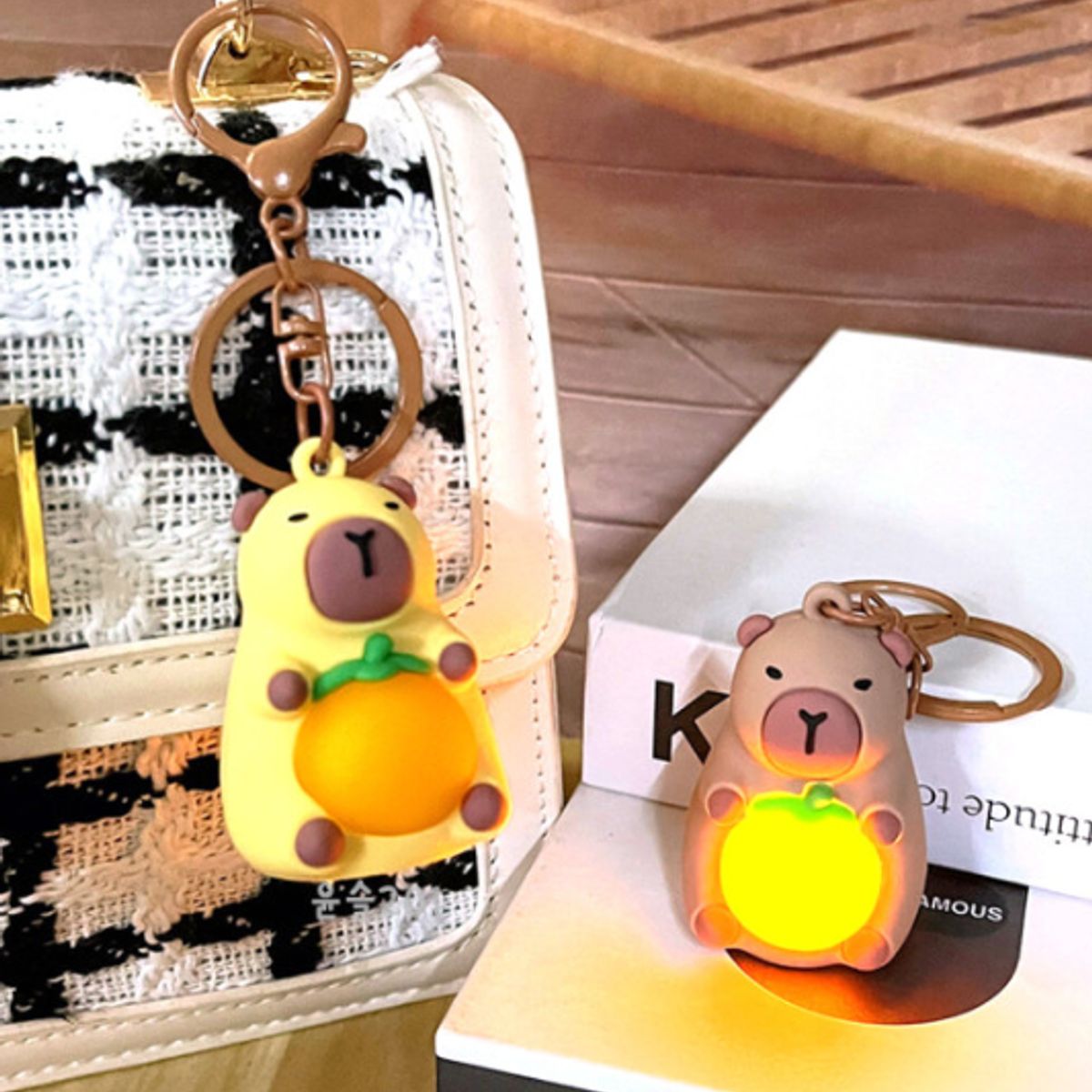 GENERICO - Llavero Capibara con luces