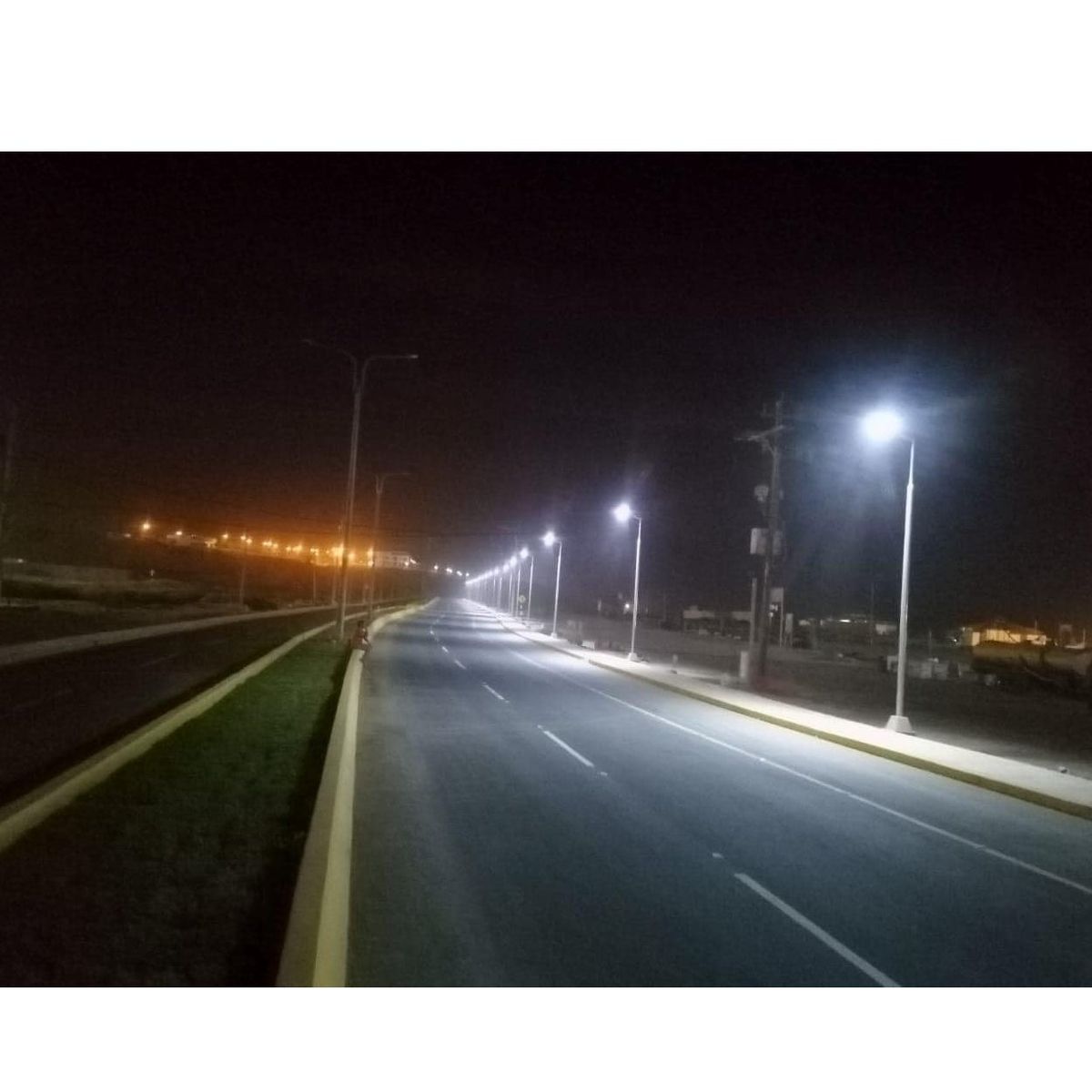 HAWK - LUMINARIA SOLAR 400W Parante sensor de movimiento y remoto -185690