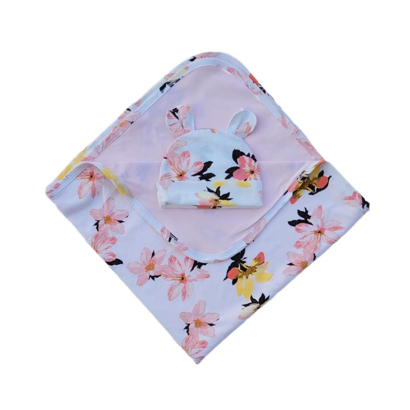 GENERICO - MANTA BABYLI FLORES + GORRA DE OREJAS