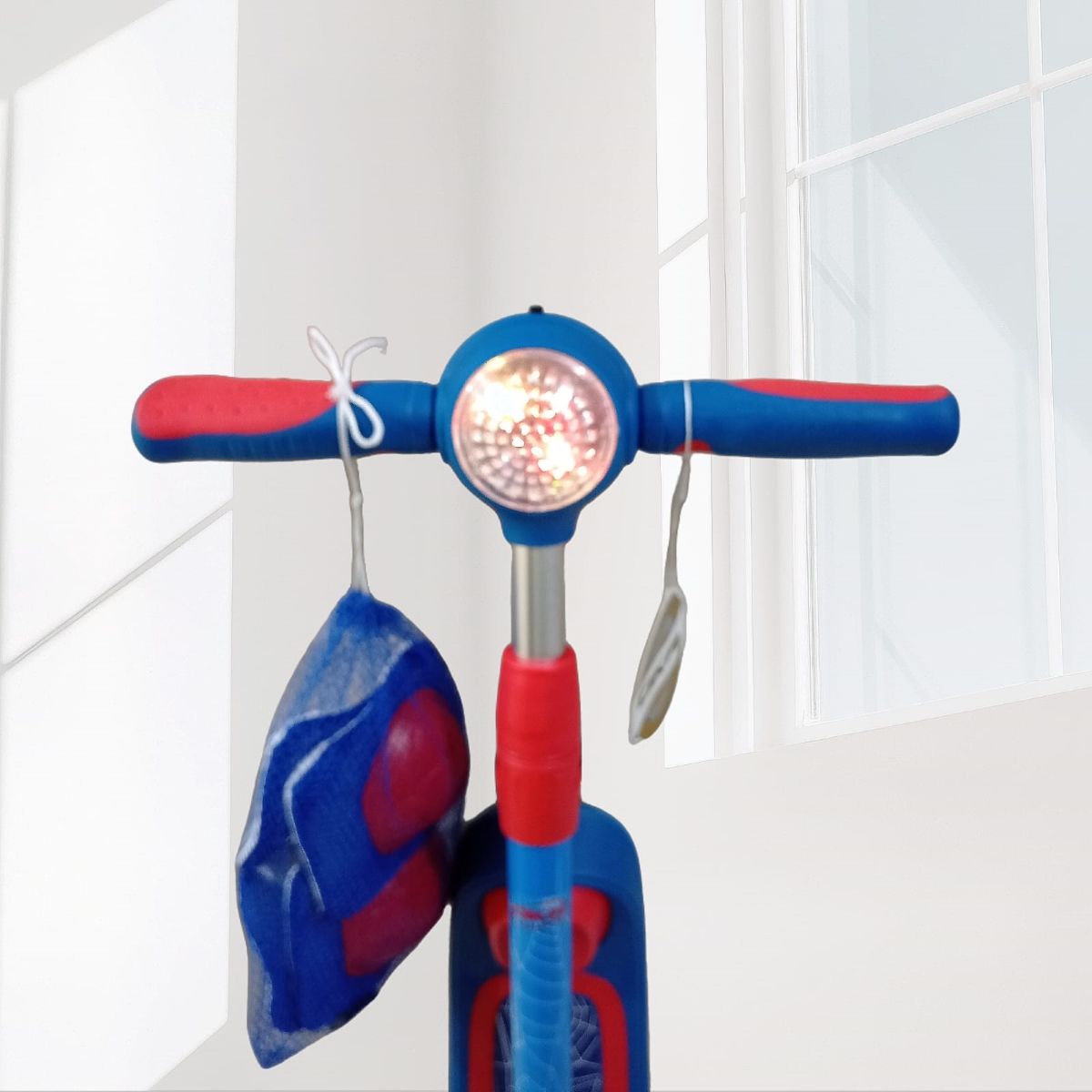 OKA - SCOOTER PARA NIÑOS MUSICAL CON LUCES LED OKA