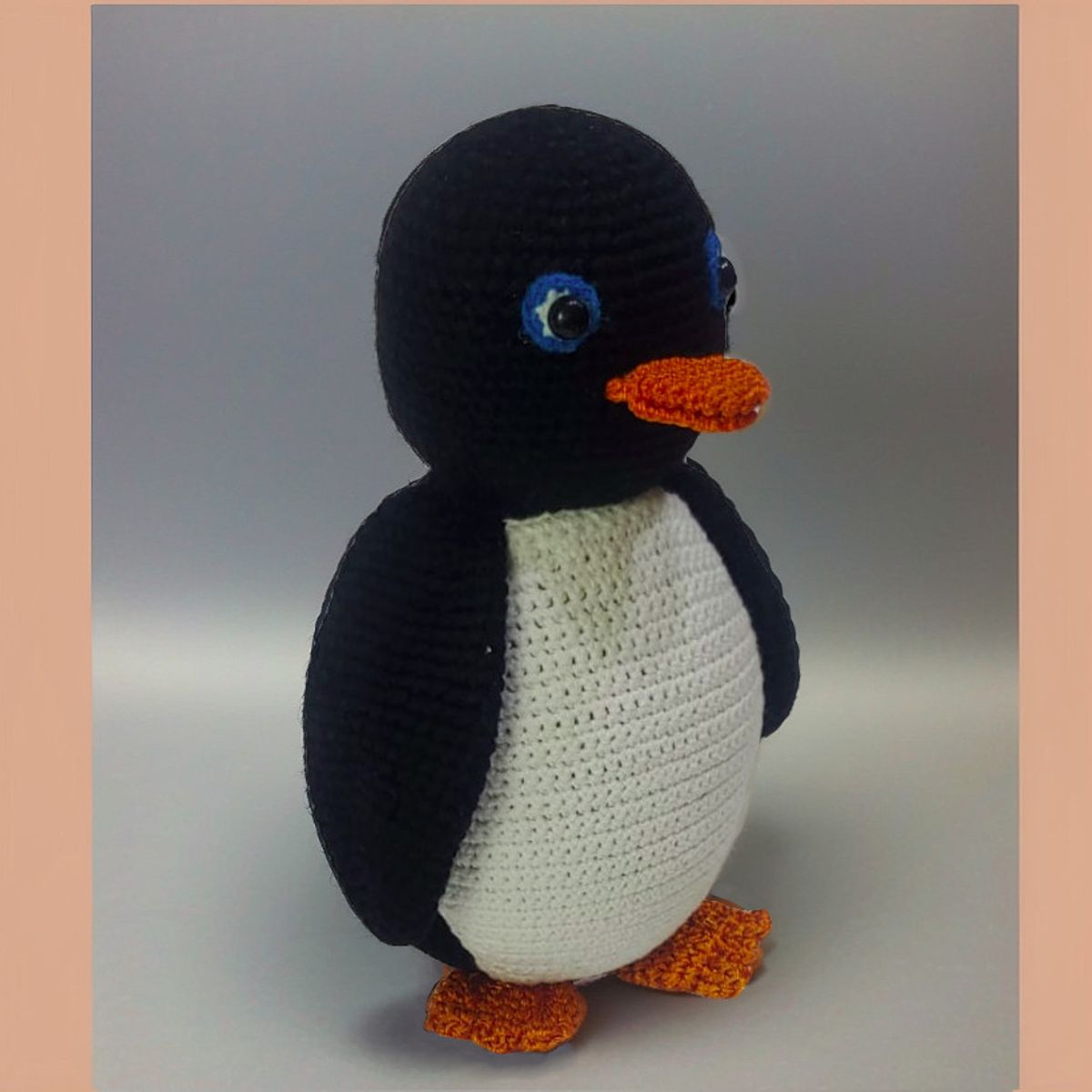 HECHO A MANO - Muñeco Amigurumi Mascota LinuxTux 21 cm alto