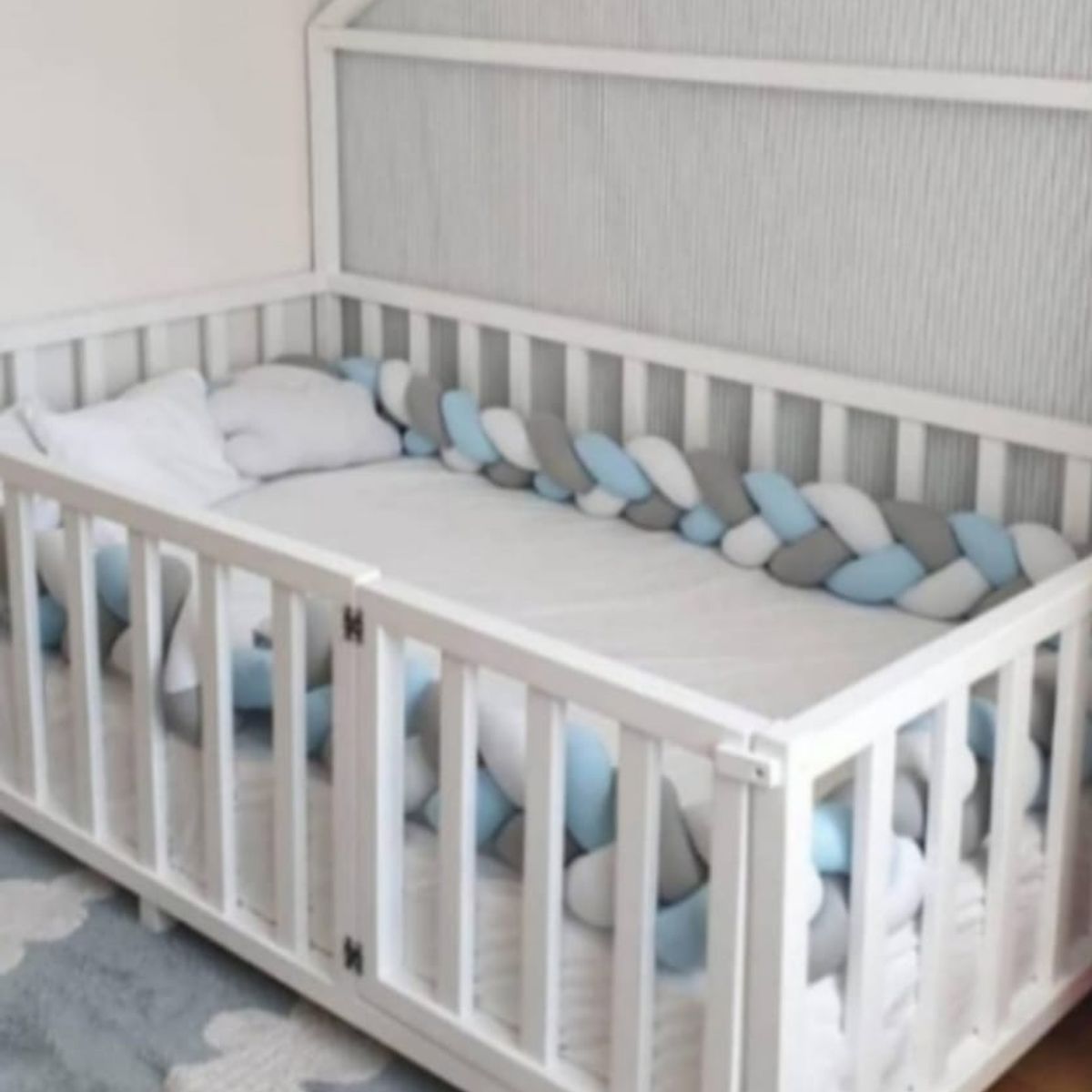 GENERICO - Trenza protector de cuna 6 metros Blanco, plomo y celeste