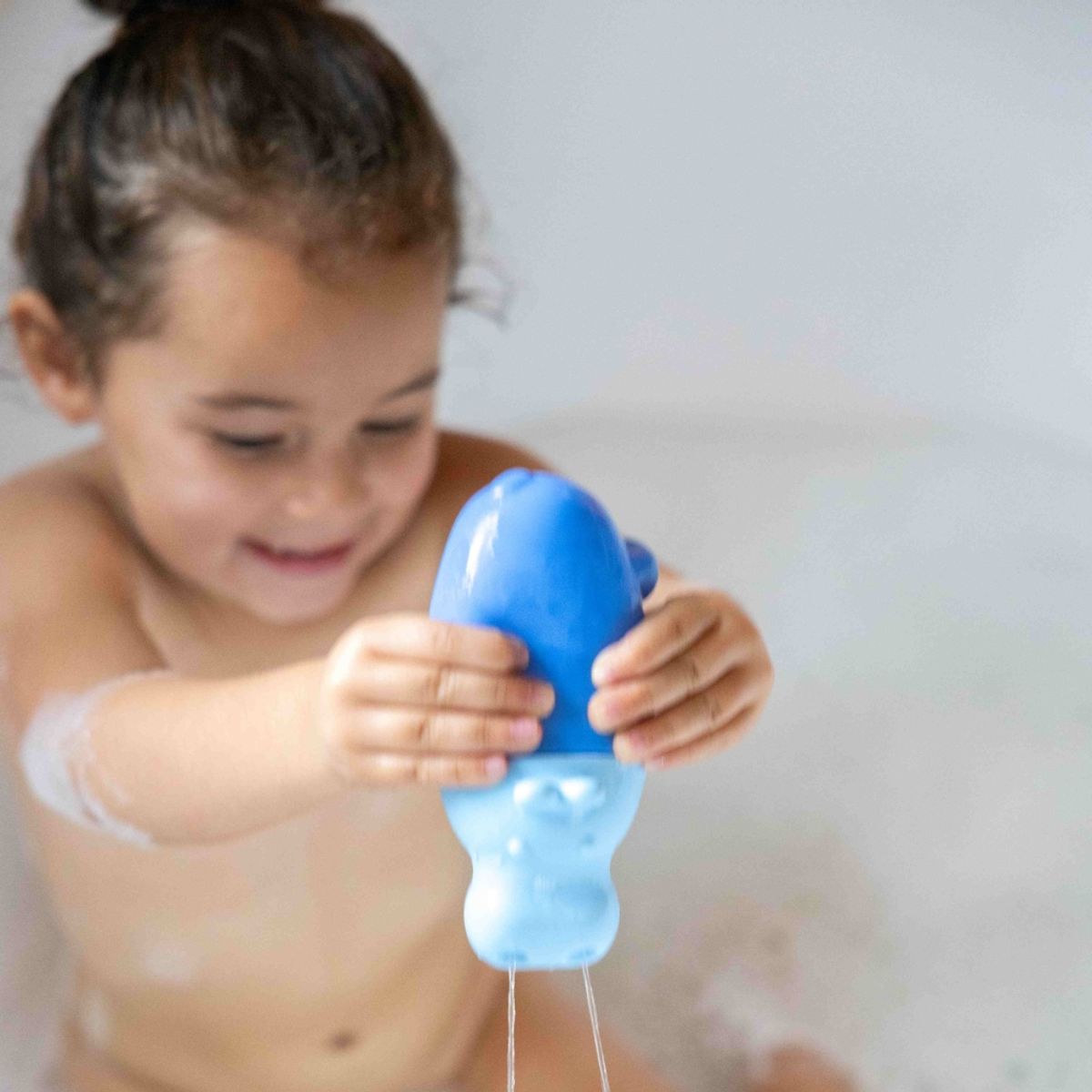 QUUT - Juguete apretable para baño Quut Squeezi Hippo