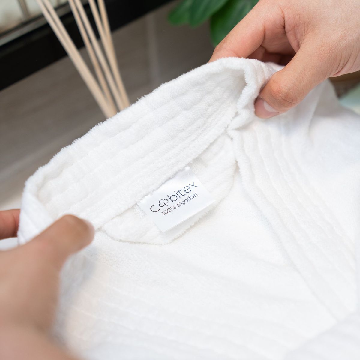 COBITEX HOME - Bata de baño Blanco Small/Mediano 450 gramos 100% algodón